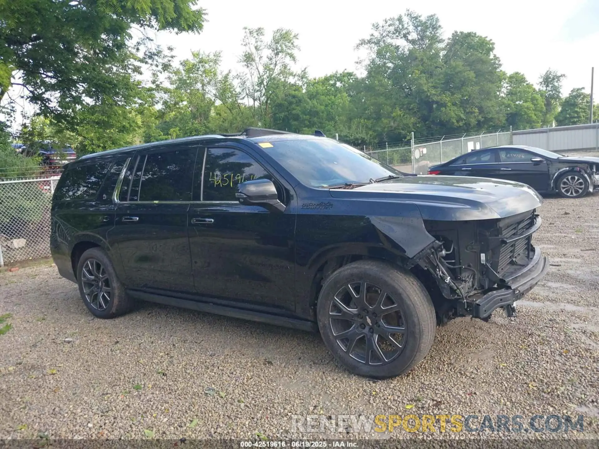 14 Photograph of a damaged car 1GNSKGKLXMR220886 CHEVROLET SUBURBAN 2021