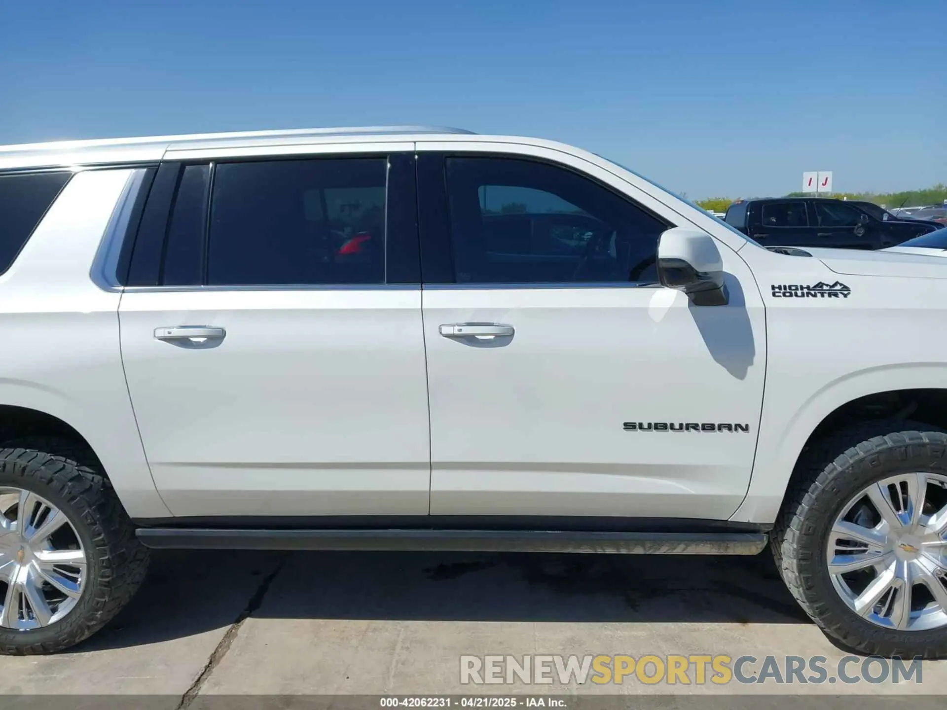 13 Photograph of a damaged car 1GNSKGKLXMR293496 CHEVROLET SUBURBAN 2021
