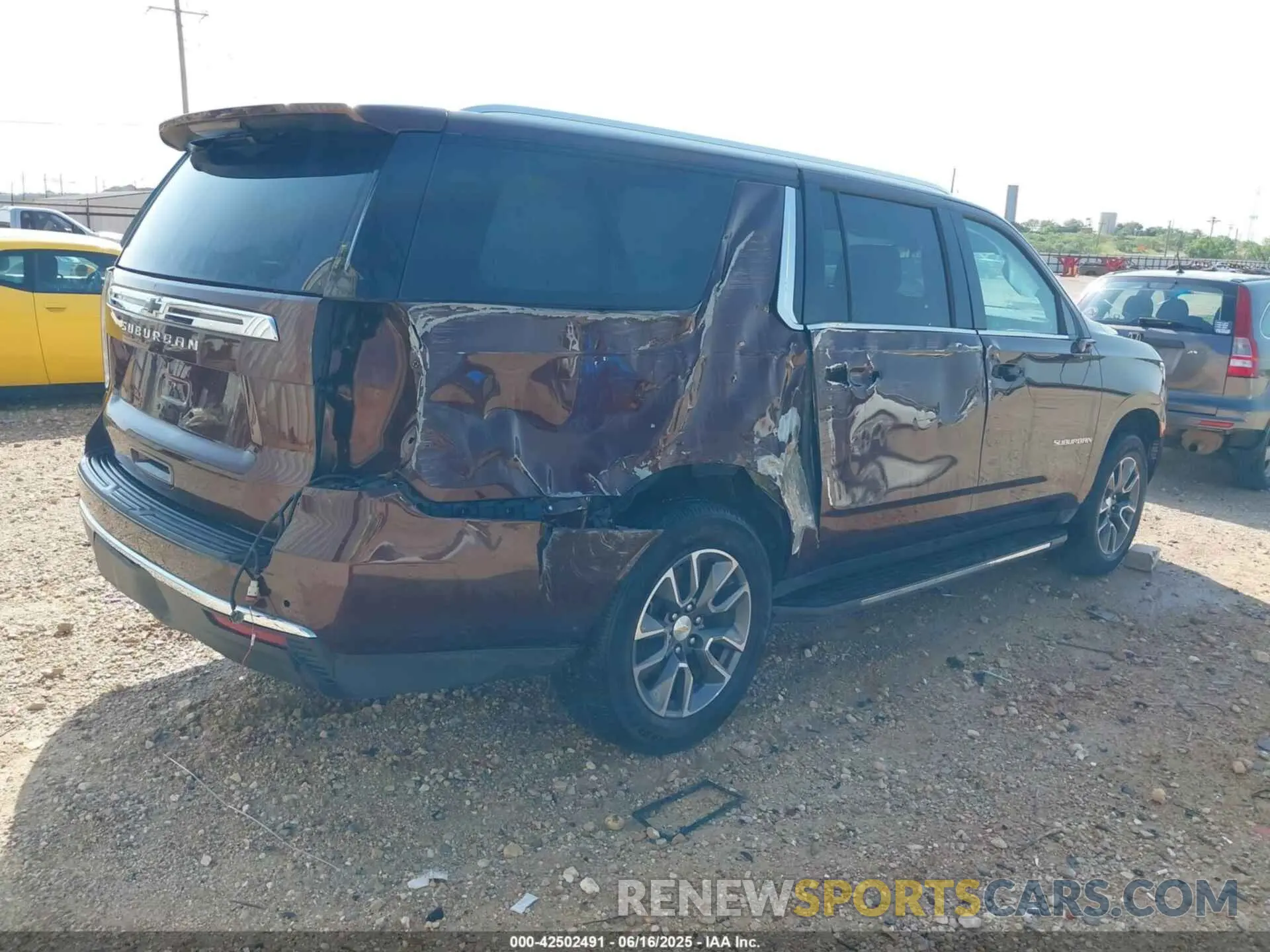 4 Photograph of a damaged car 1GNSCBKD5NR116607 CHEVROLET SUBURBAN 2022