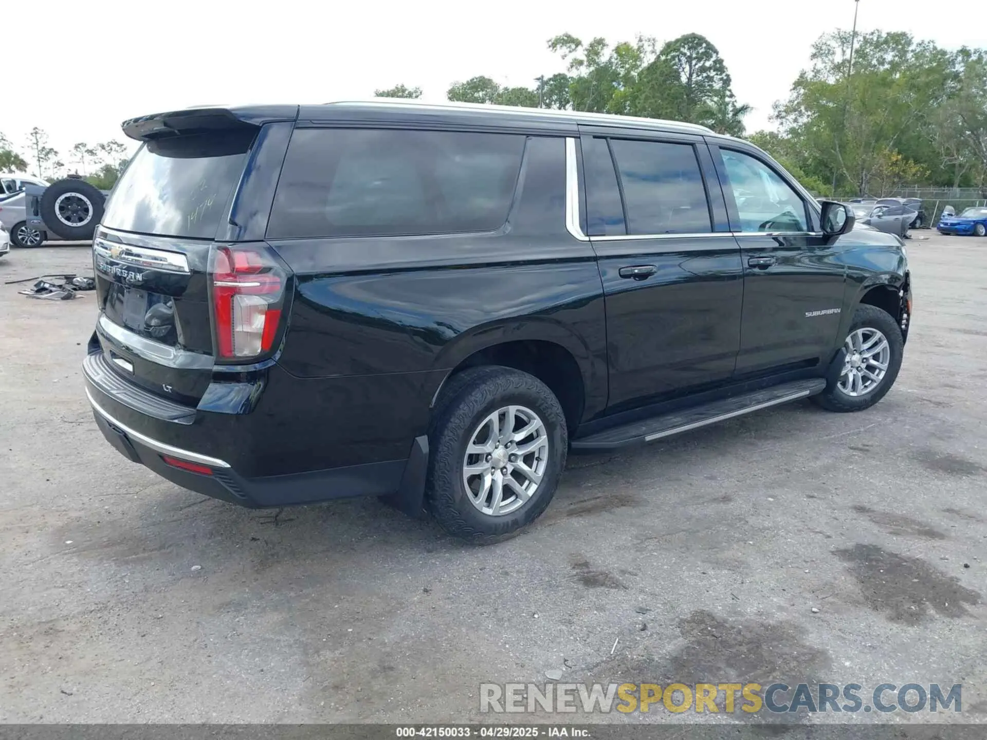 4 Photograph of a damaged car 1GNSCCKD2NR201474 CHEVROLET SUBURBAN 2022