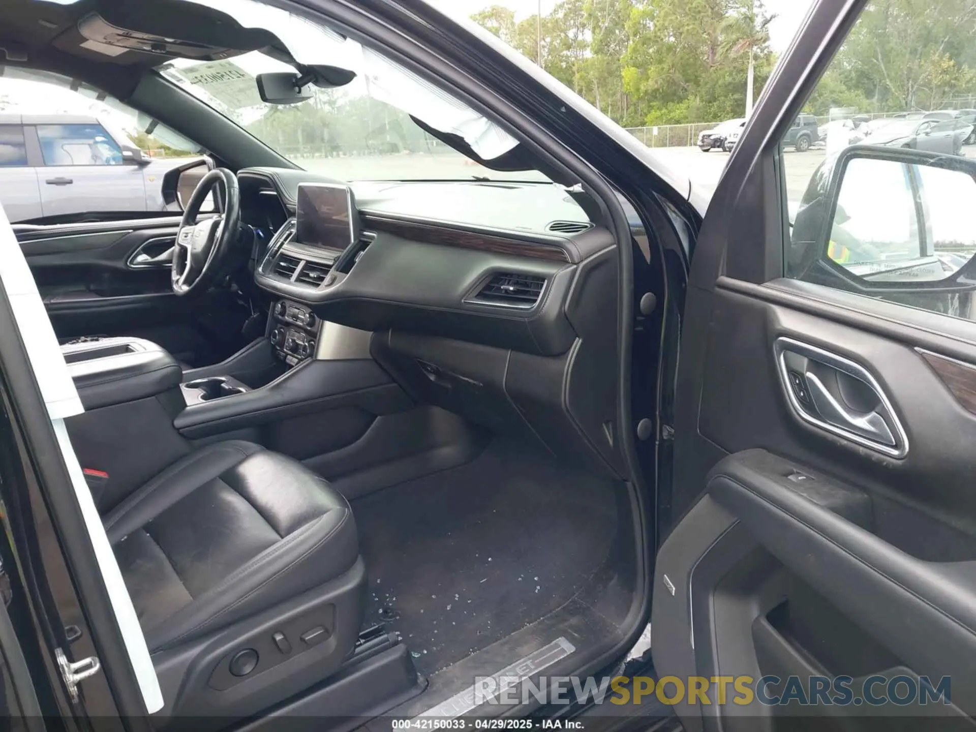 5 Photograph of a damaged car 1GNSCCKD2NR201474 CHEVROLET SUBURBAN 2022