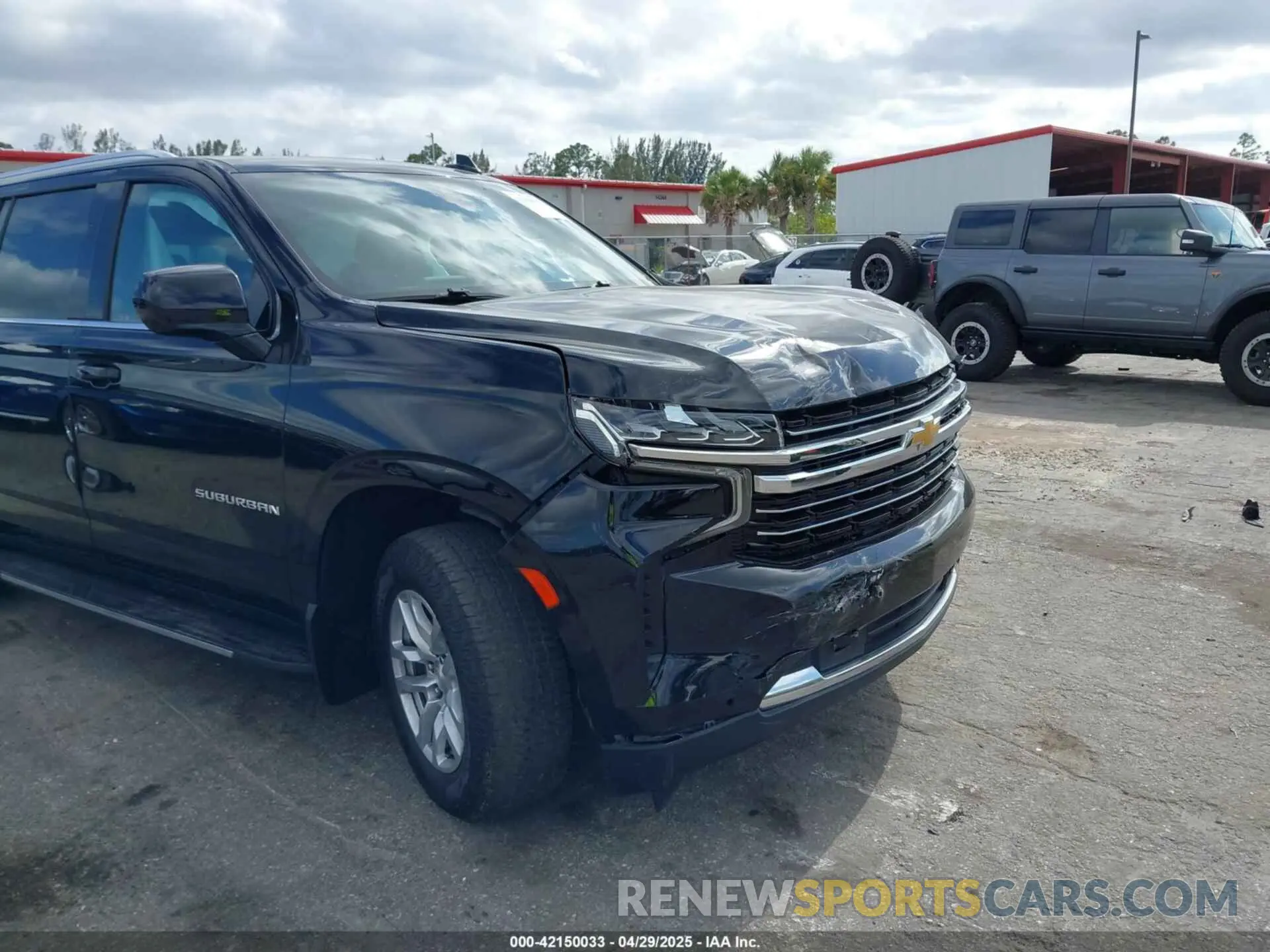 6 Photograph of a damaged car 1GNSCCKD2NR201474 CHEVROLET SUBURBAN 2022