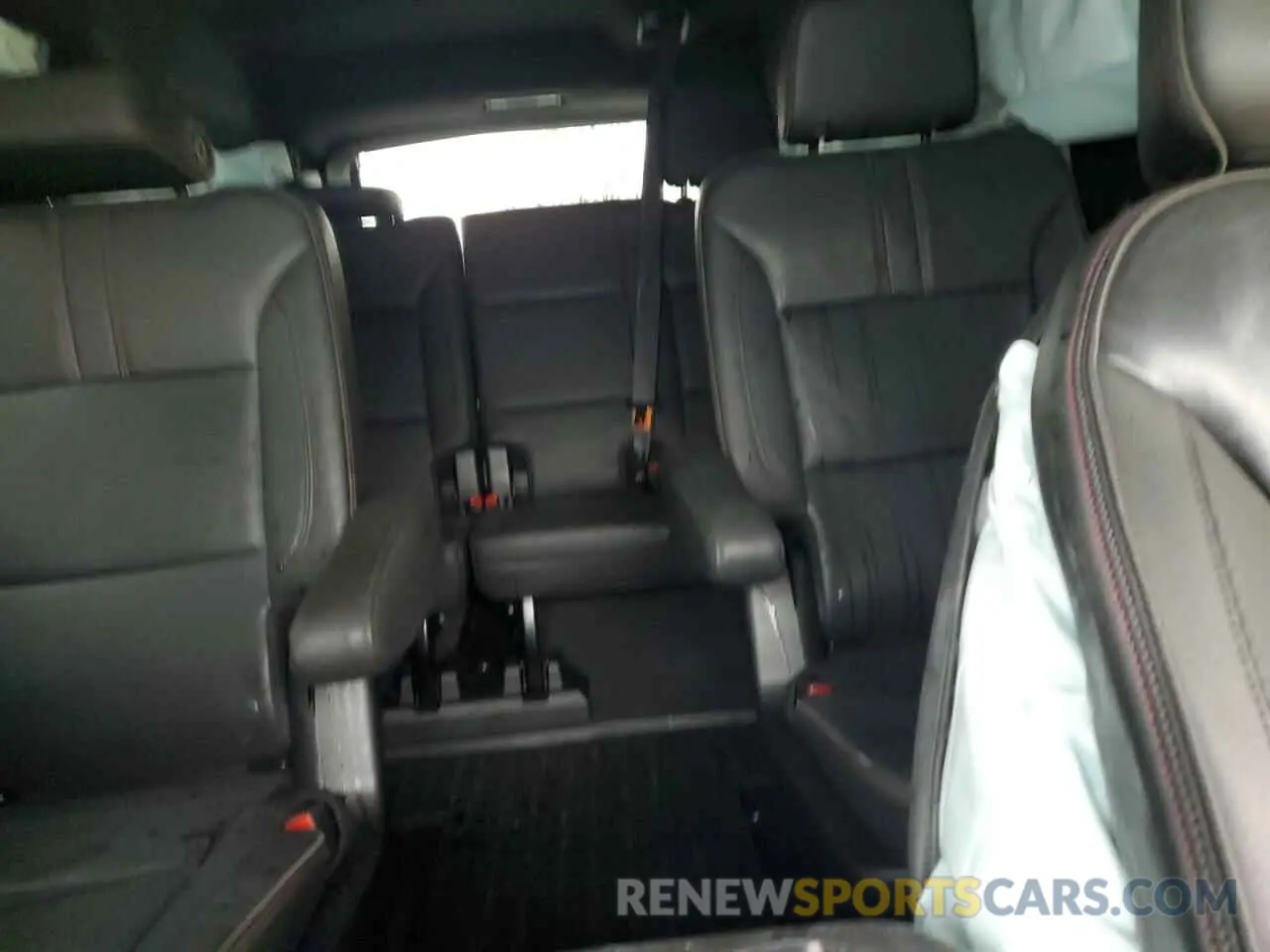 10 Photograph of a damaged car 1GNSCEKD0NR307918 CHEVROLET SUBURBAN 2022