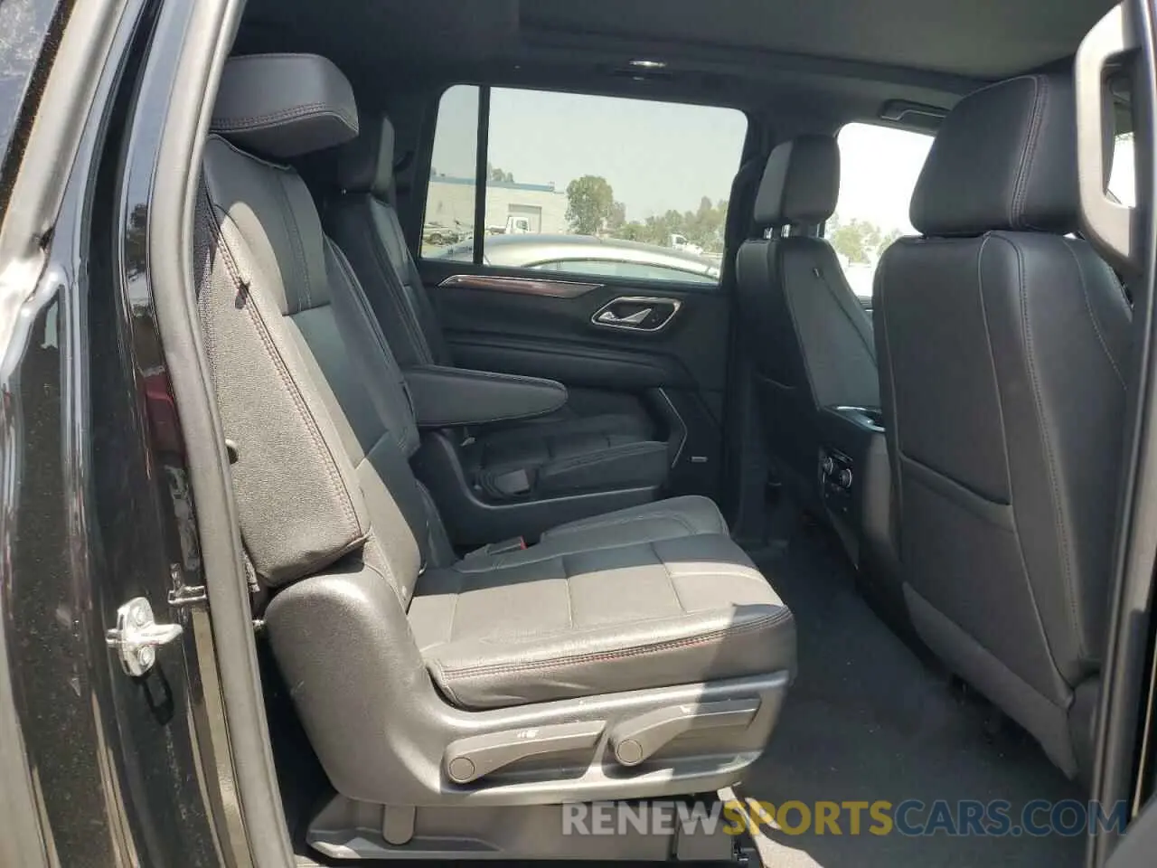 11 Photograph of a damaged car 1GNSCEKD5NR207913 CHEVROLET SUBURBAN 2022