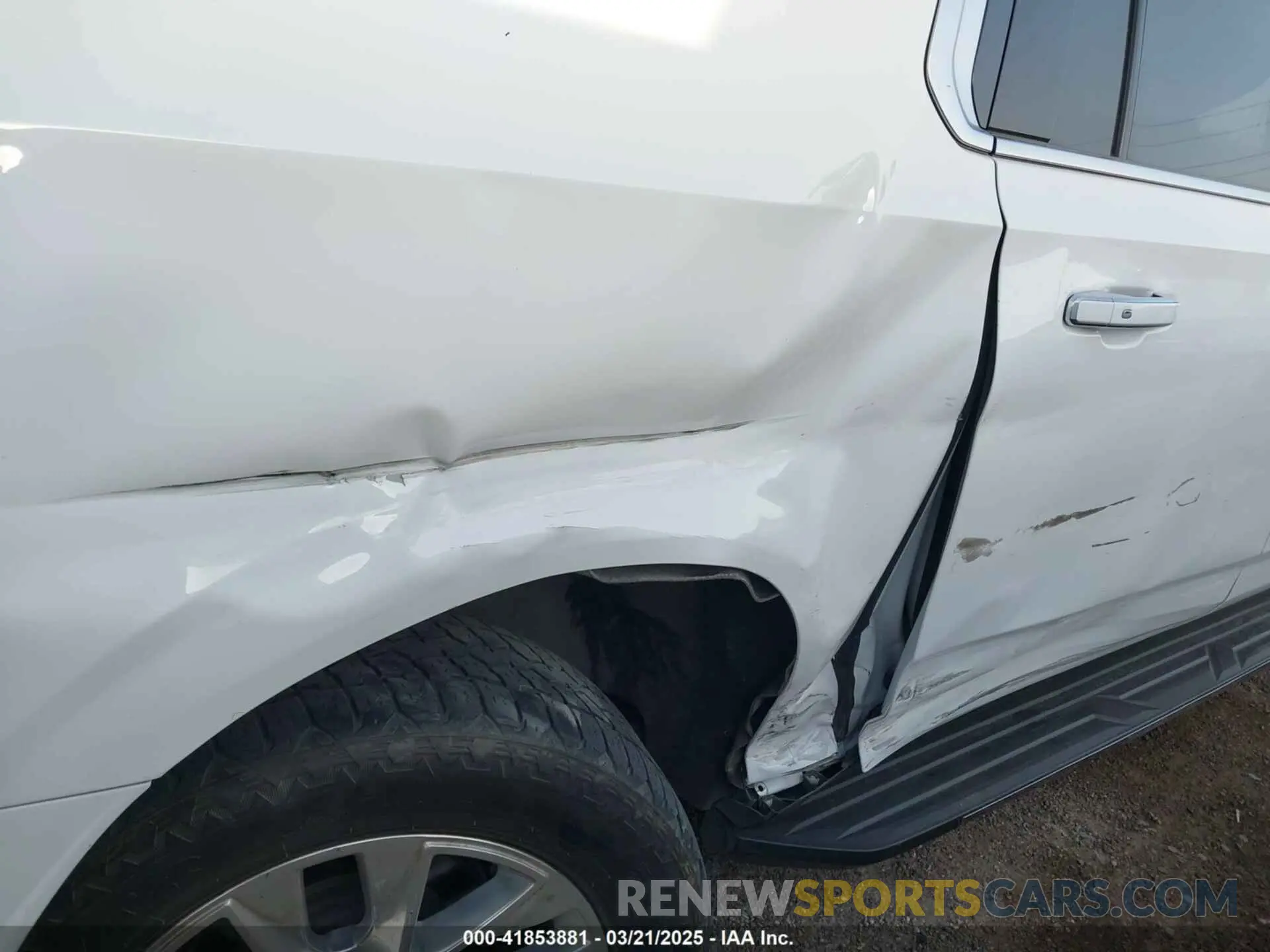 6 Photograph of a damaged car 1GNSCFKDXNR180648 CHEVROLET SUBURBAN 2022