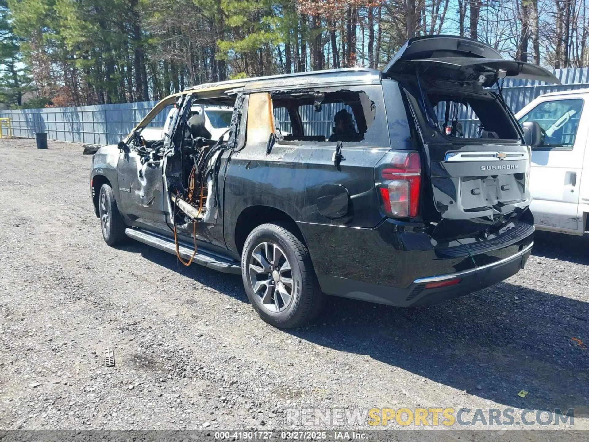 3 Photograph of a damaged car 1GNSKAKD1NR139735 CHEVROLET SUBURBAN 2022