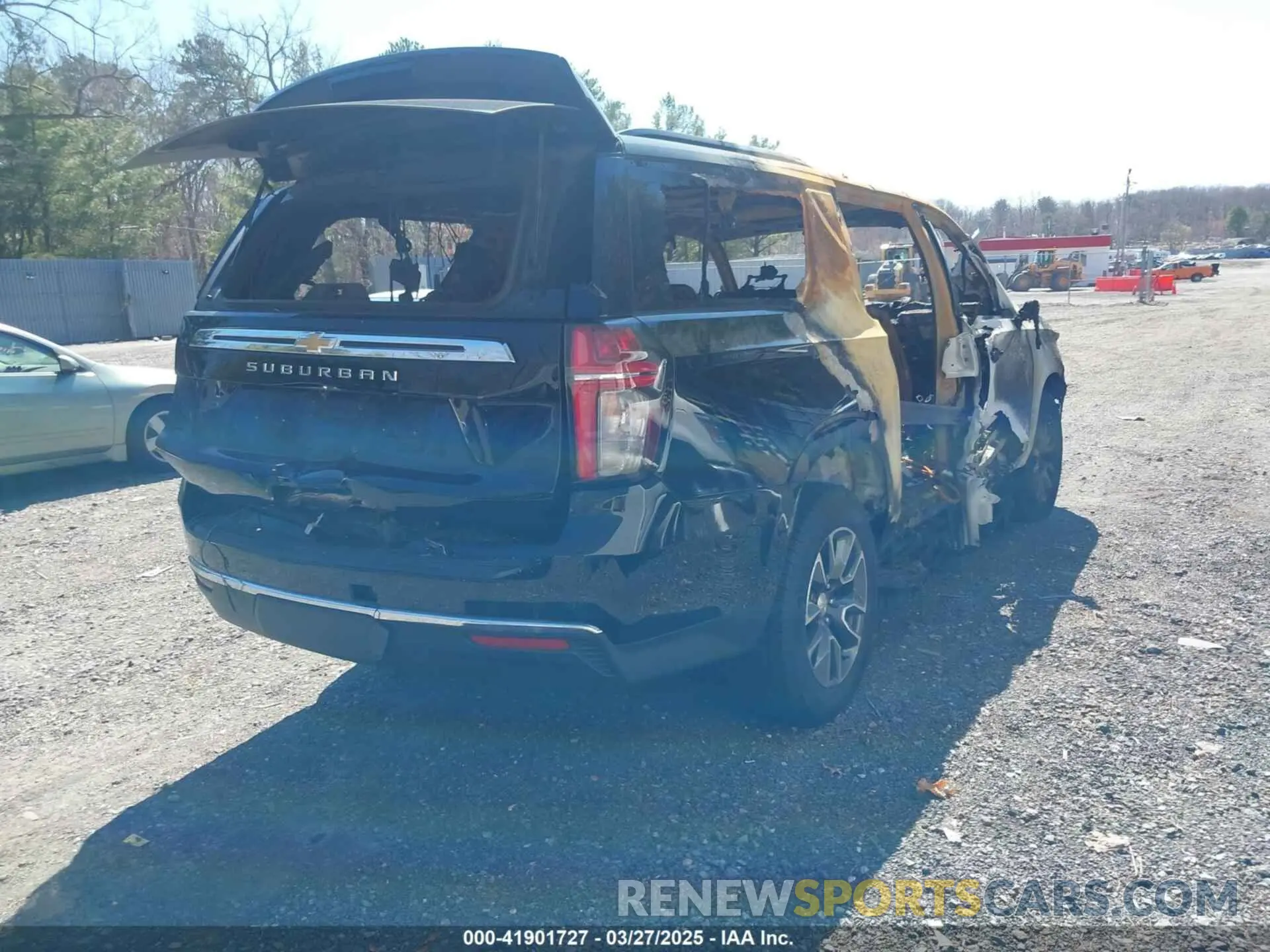 4 Photograph of a damaged car 1GNSKAKD1NR139735 CHEVROLET SUBURBAN 2022