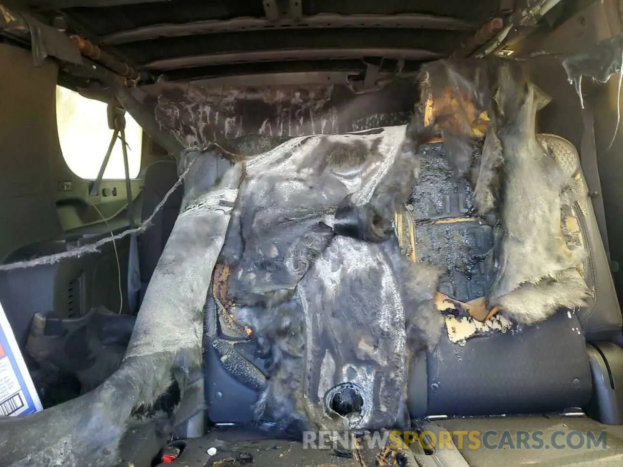 10 Photograph of a damaged car 1GNSKBKD2NR226789 CHEVROLET SUBURBAN 2022