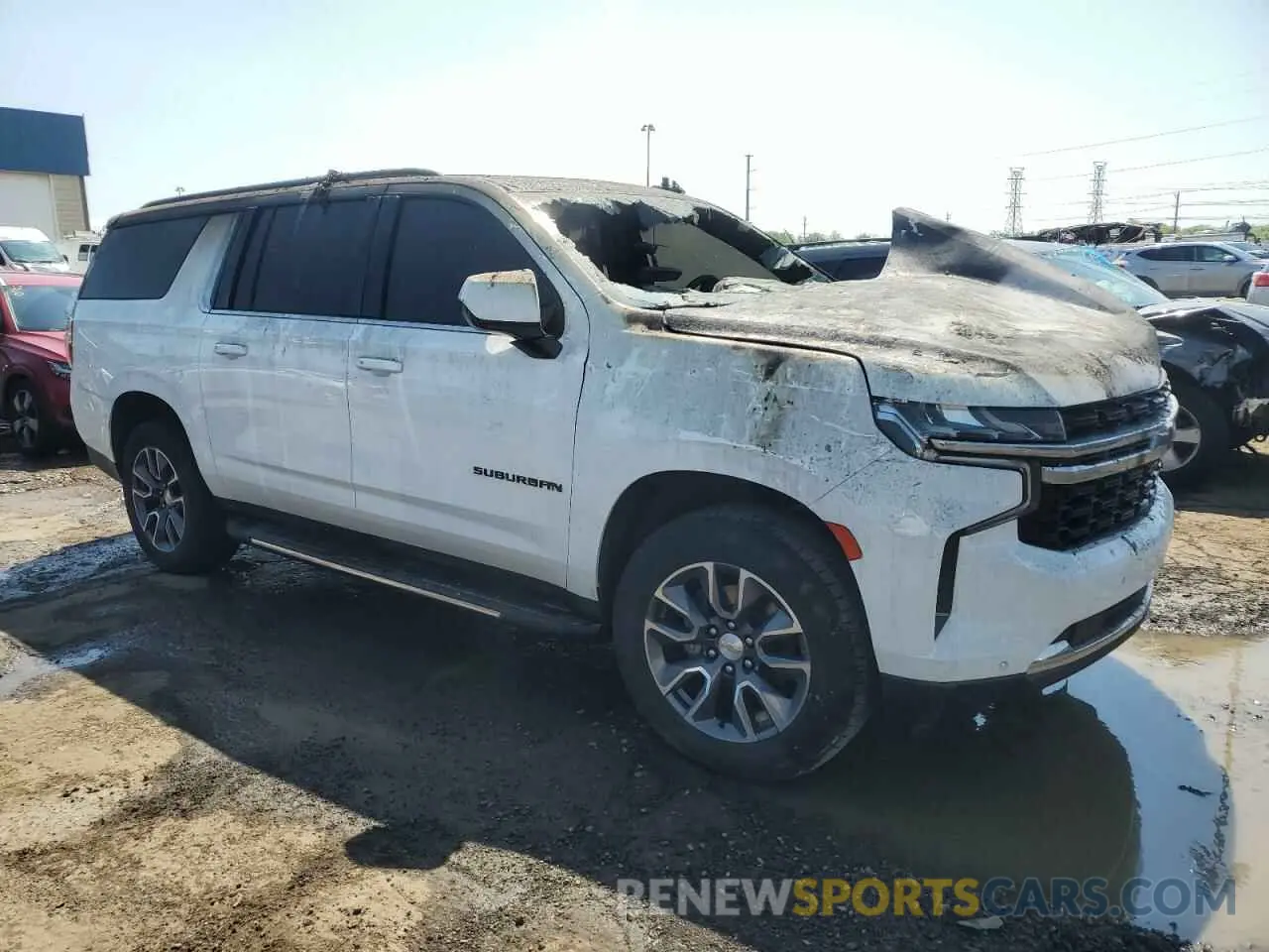 4 Photograph of a damaged car 1GNSKBKD2NR226789 CHEVROLET SUBURBAN 2022