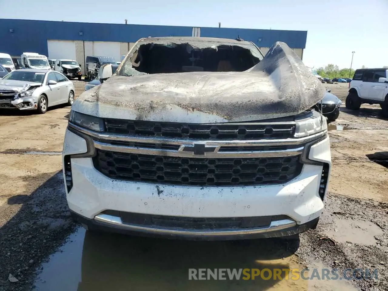 5 Photograph of a damaged car 1GNSKBKD2NR226789 CHEVROLET SUBURBAN 2022