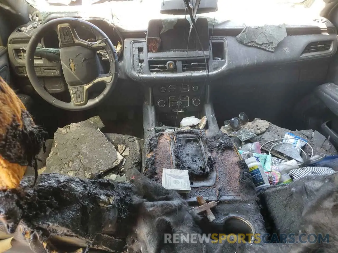 8 Photograph of a damaged car 1GNSKBKD2NR226789 CHEVROLET SUBURBAN 2022