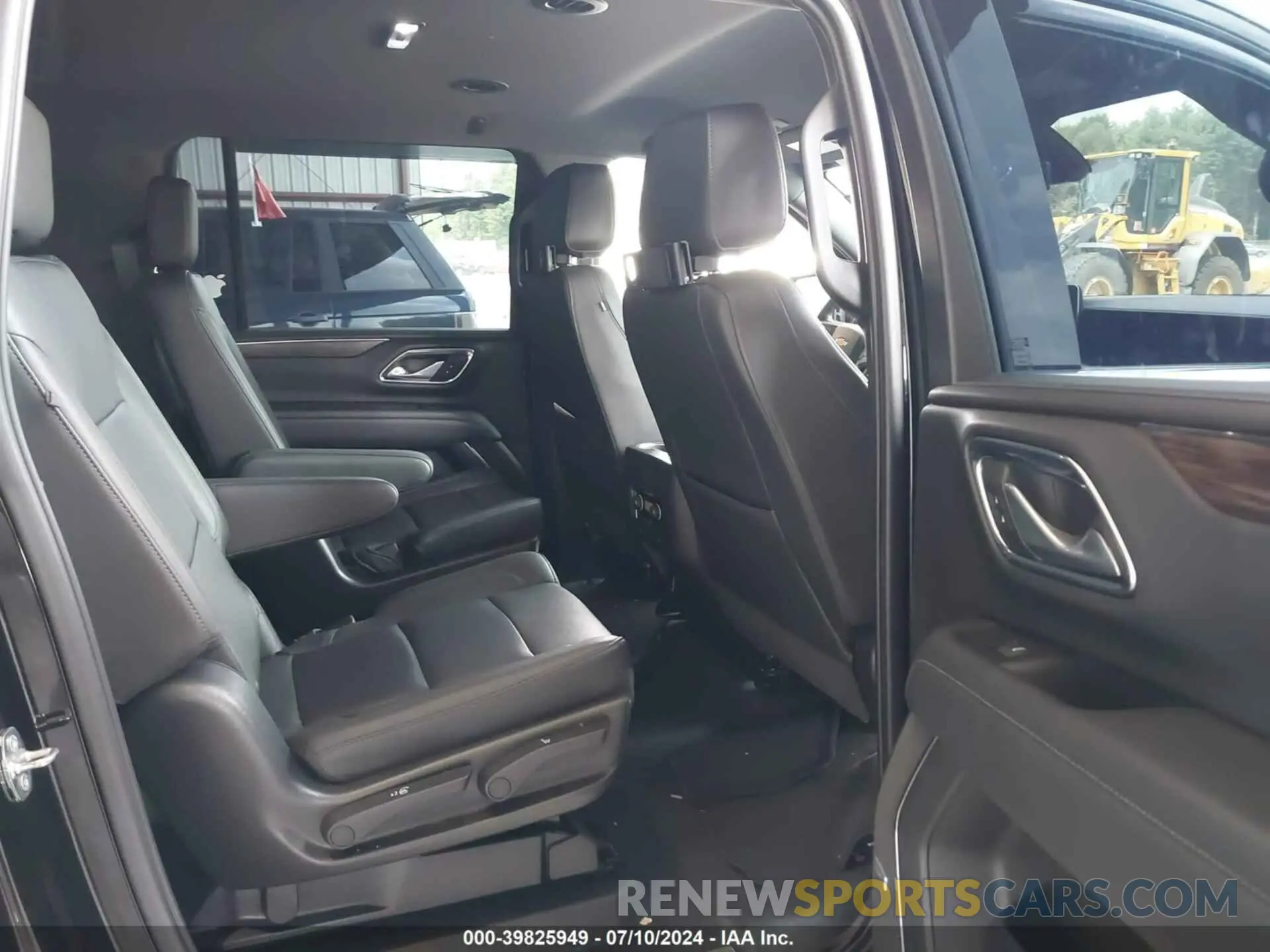 8 Photograph of a damaged car 1GNSKCKD2NR348977 CHEVROLET SUBURBAN 2022