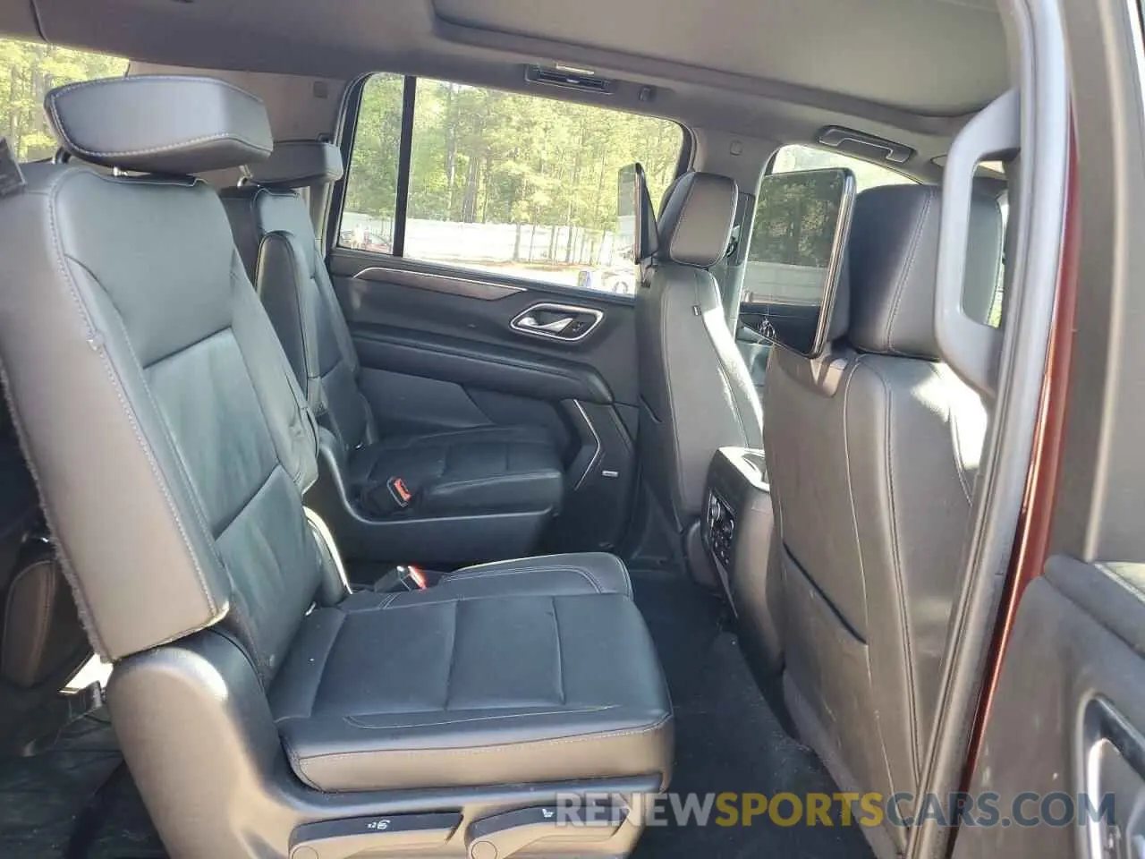 11 Photograph of a damaged car 1GNSKCKD3NR116646 CHEVROLET SUBURBAN 2022