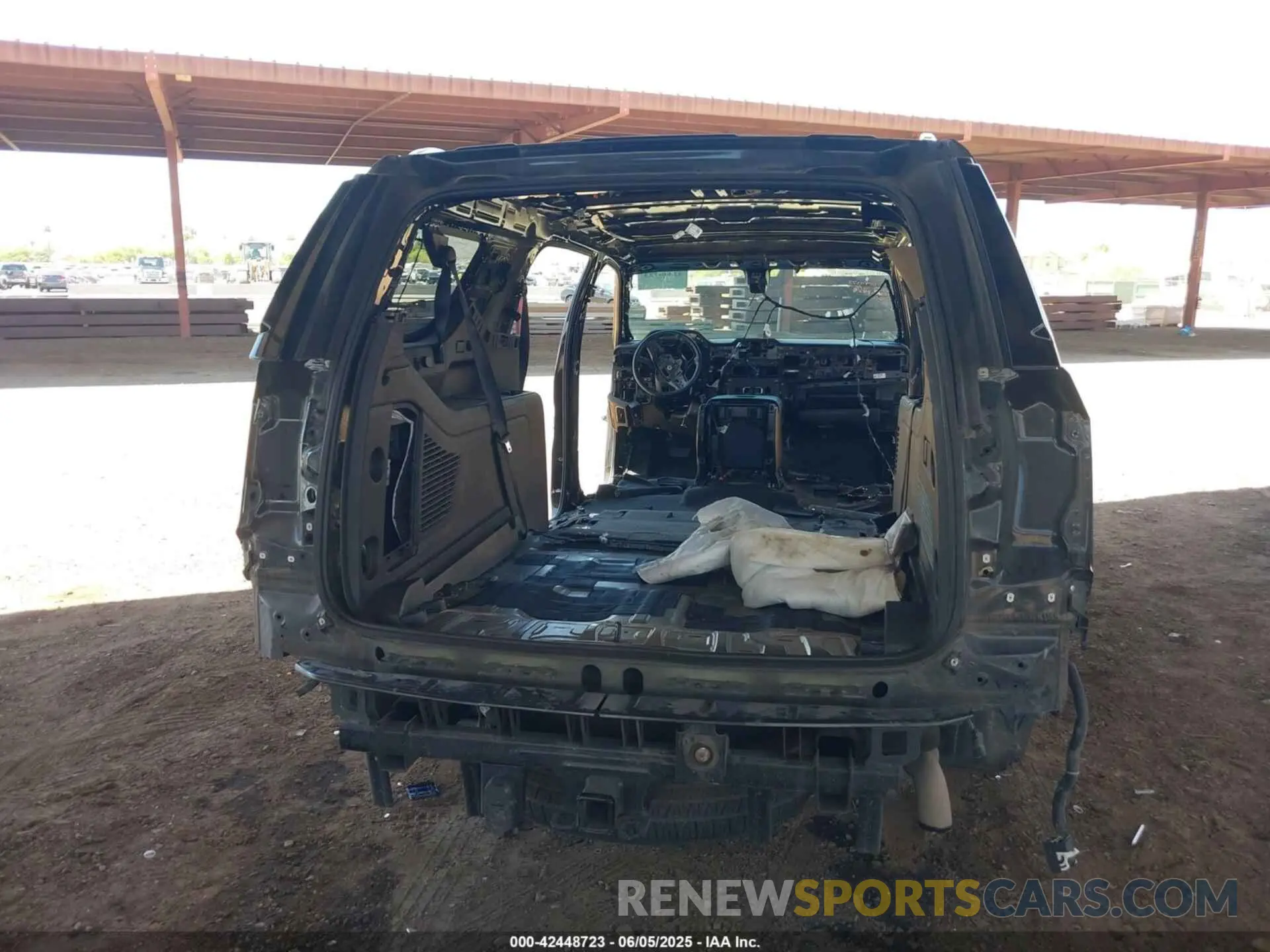 18 Photograph of a damaged car 1GNSKCKD5NR246055 CHEVROLET SUBURBAN 2022