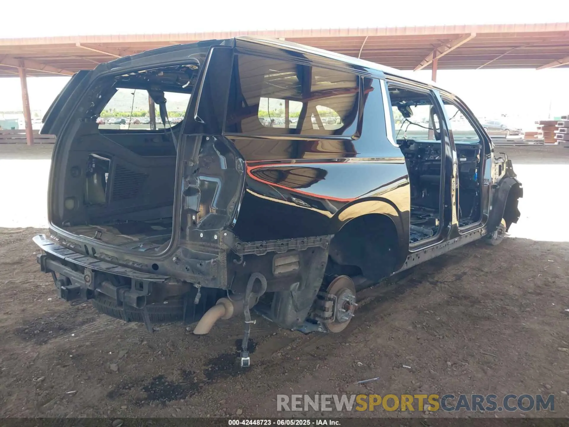 4 Photograph of a damaged car 1GNSKCKD5NR246055 CHEVROLET SUBURBAN 2022