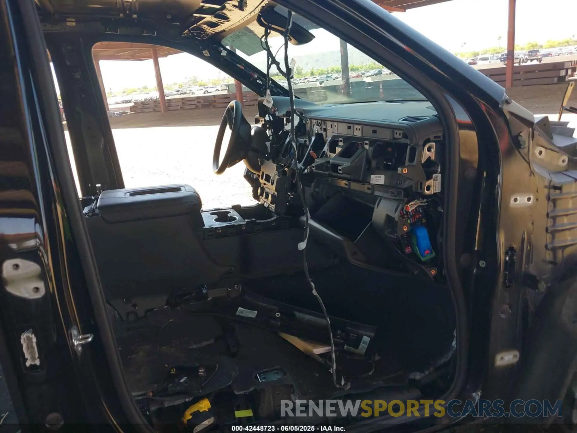 5 Photograph of a damaged car 1GNSKCKD5NR246055 CHEVROLET SUBURBAN 2022