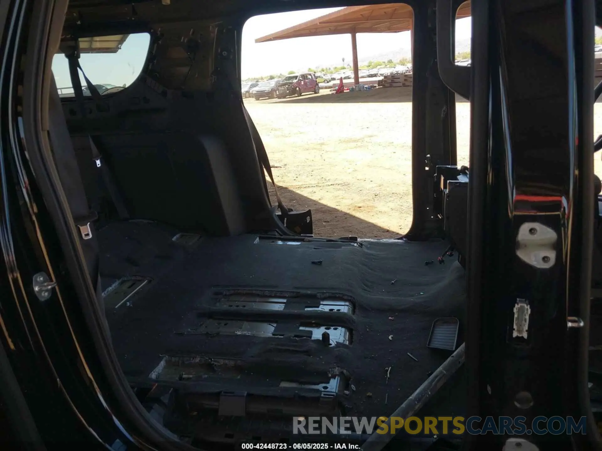 8 Photograph of a damaged car 1GNSKCKD5NR246055 CHEVROLET SUBURBAN 2022