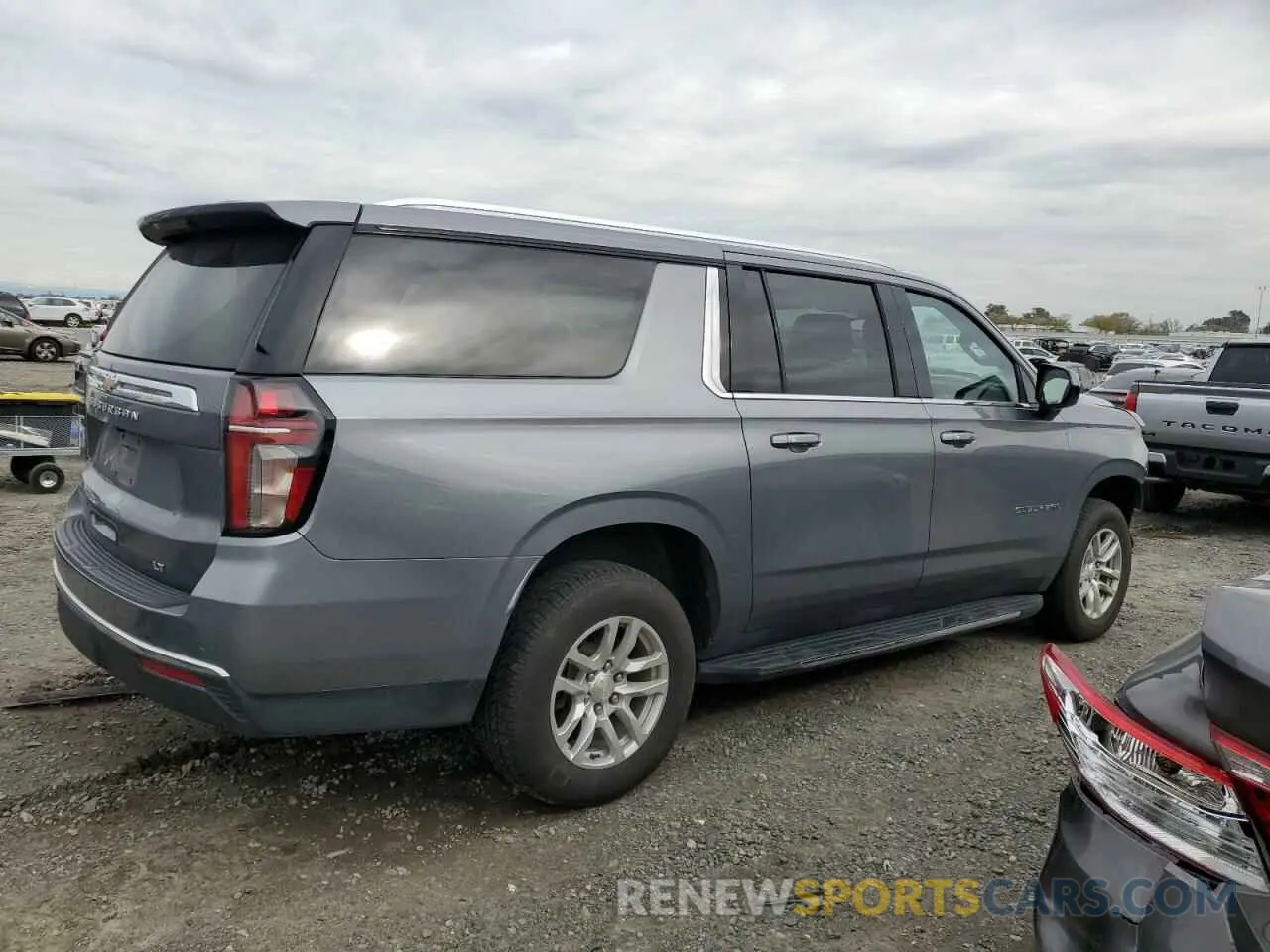 3 Photograph of a damaged car 1GNSKCKD5NR250767 CHEVROLET SUBURBAN 2022