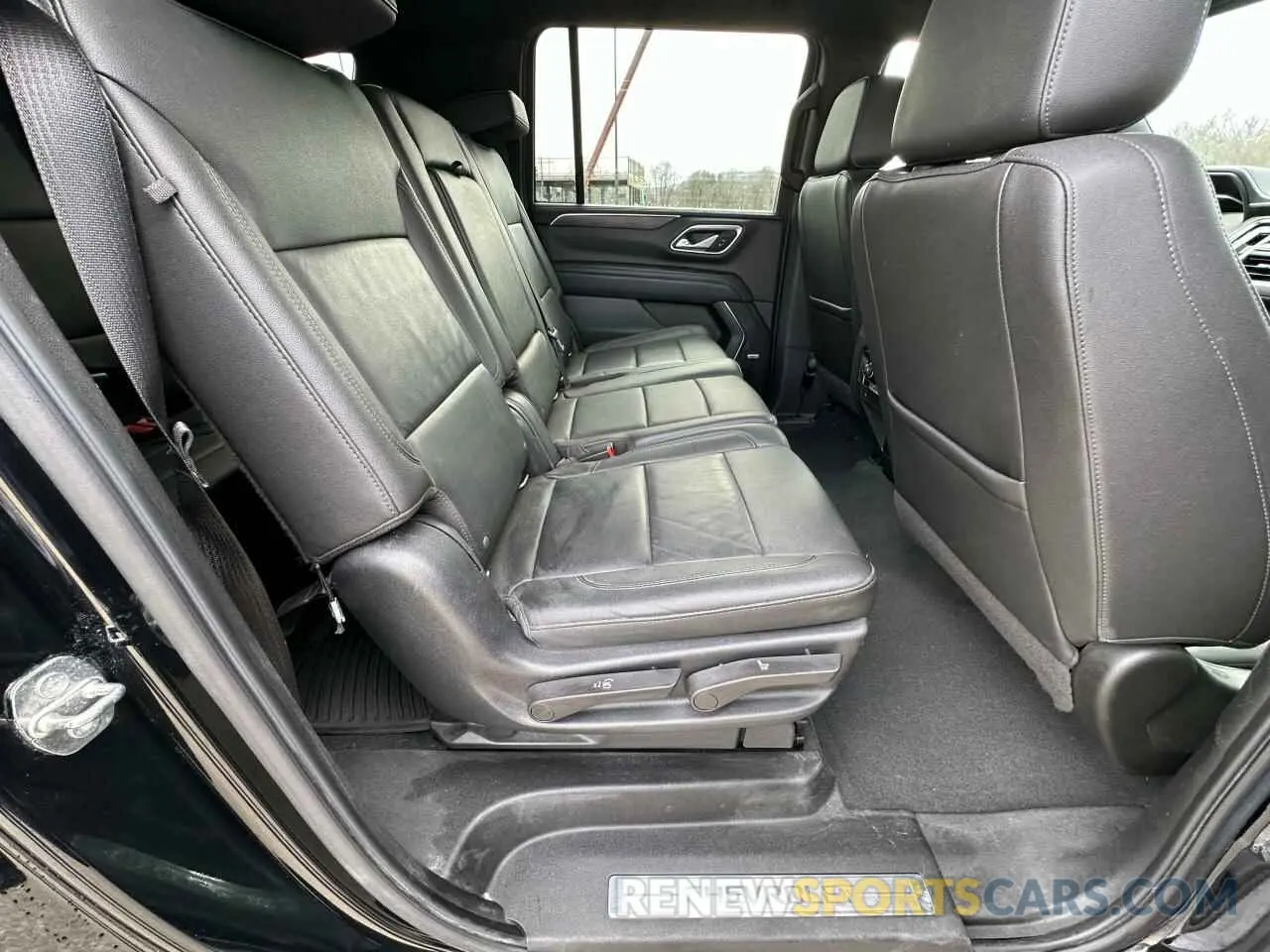6 Photograph of a damaged car 1GNSKCKD6NR116169 CHEVROLET SUBURBAN 2022