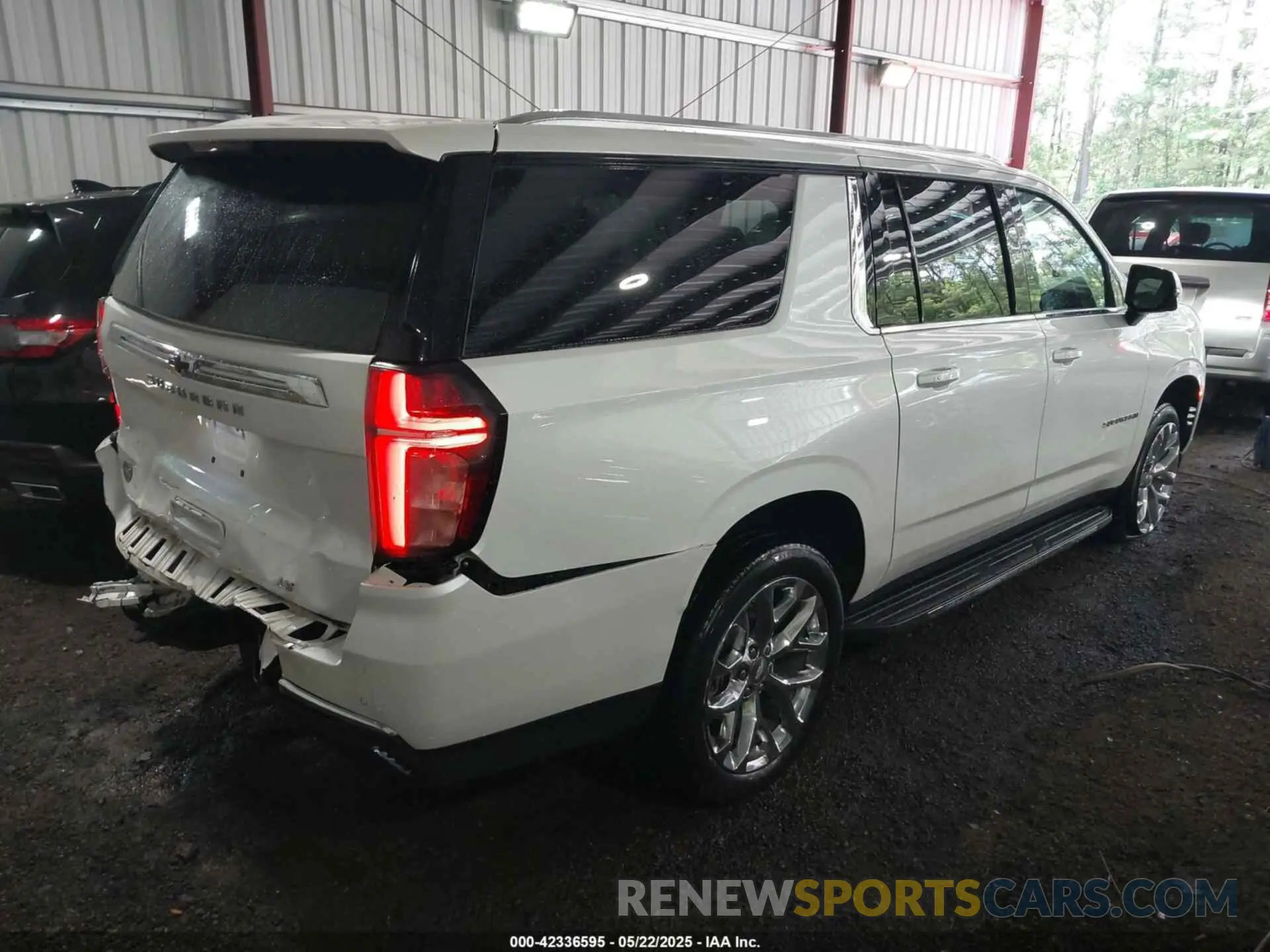 4 Photograph of a damaged car 1GNSKCKD7NR235784 CHEVROLET SUBURBAN 2022