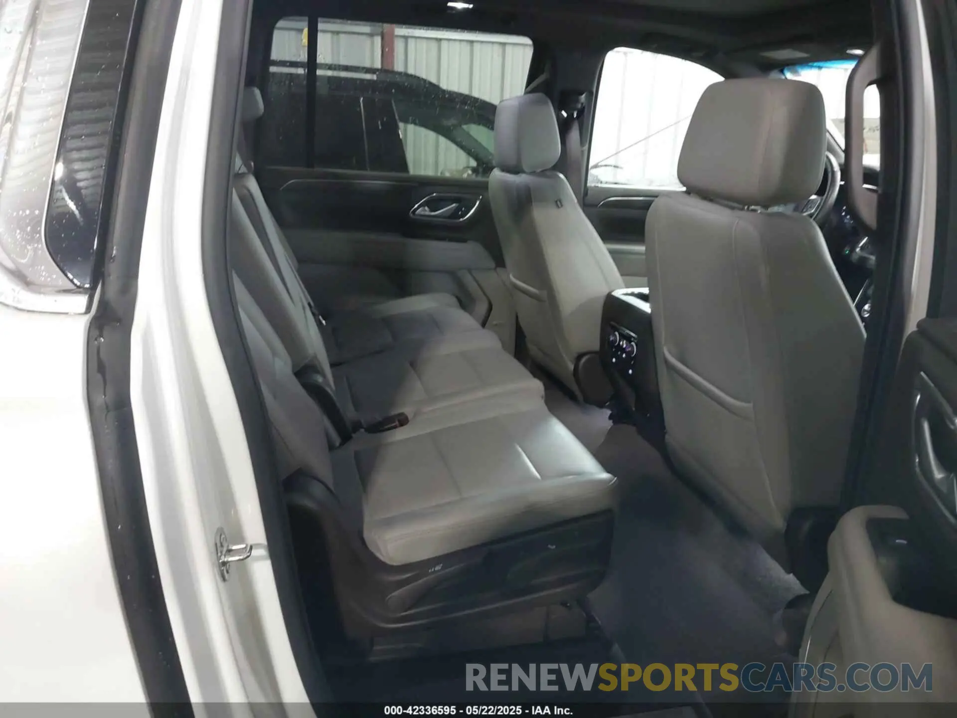 8 Photograph of a damaged car 1GNSKCKD7NR235784 CHEVROLET SUBURBAN 2022