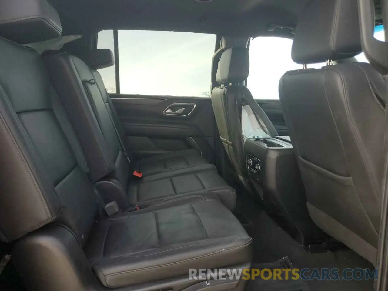 11 Photograph of a damaged car 1GNSKCKD8NR242551 CHEVROLET SUBURBAN 2022