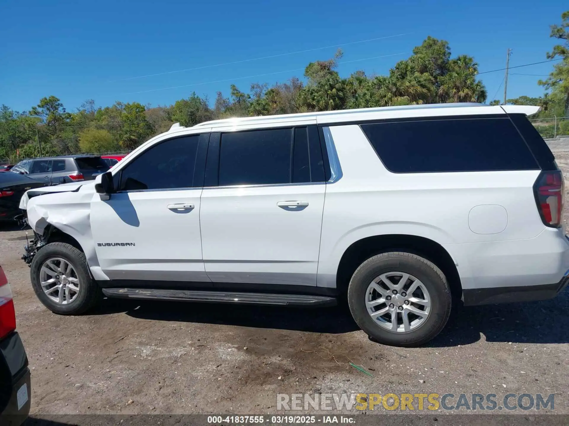 14 Photograph of a damaged car 1GNSKCKDXNR247122 CHEVROLET SUBURBAN 2022