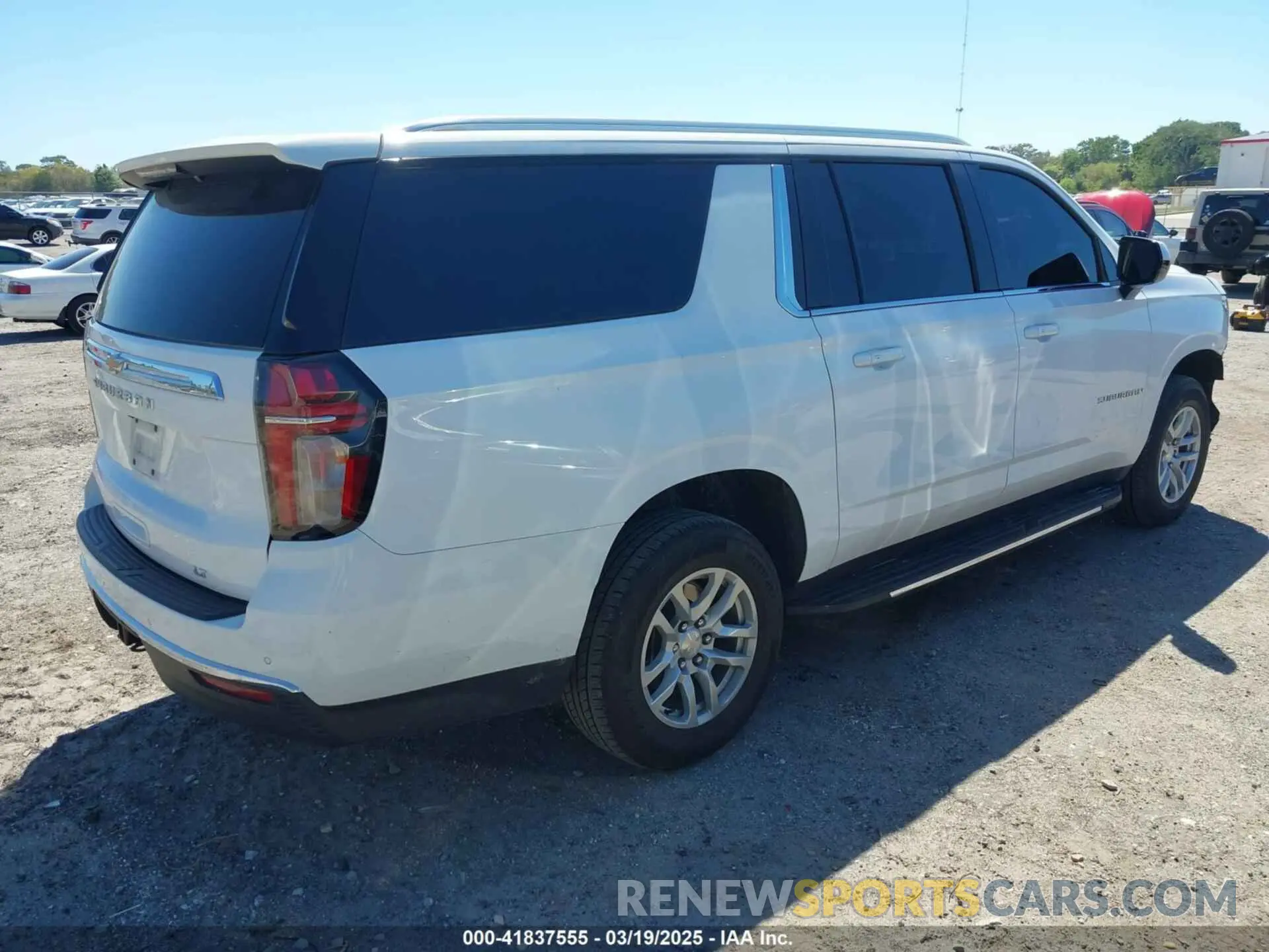 4 Photograph of a damaged car 1GNSKCKDXNR247122 CHEVROLET SUBURBAN 2022