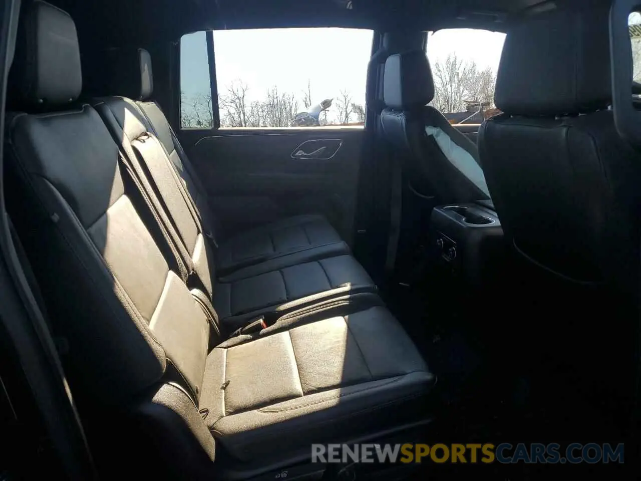 11 Photograph of a damaged car 1GNSKCKDXNR273817 CHEVROLET SUBURBAN 2022