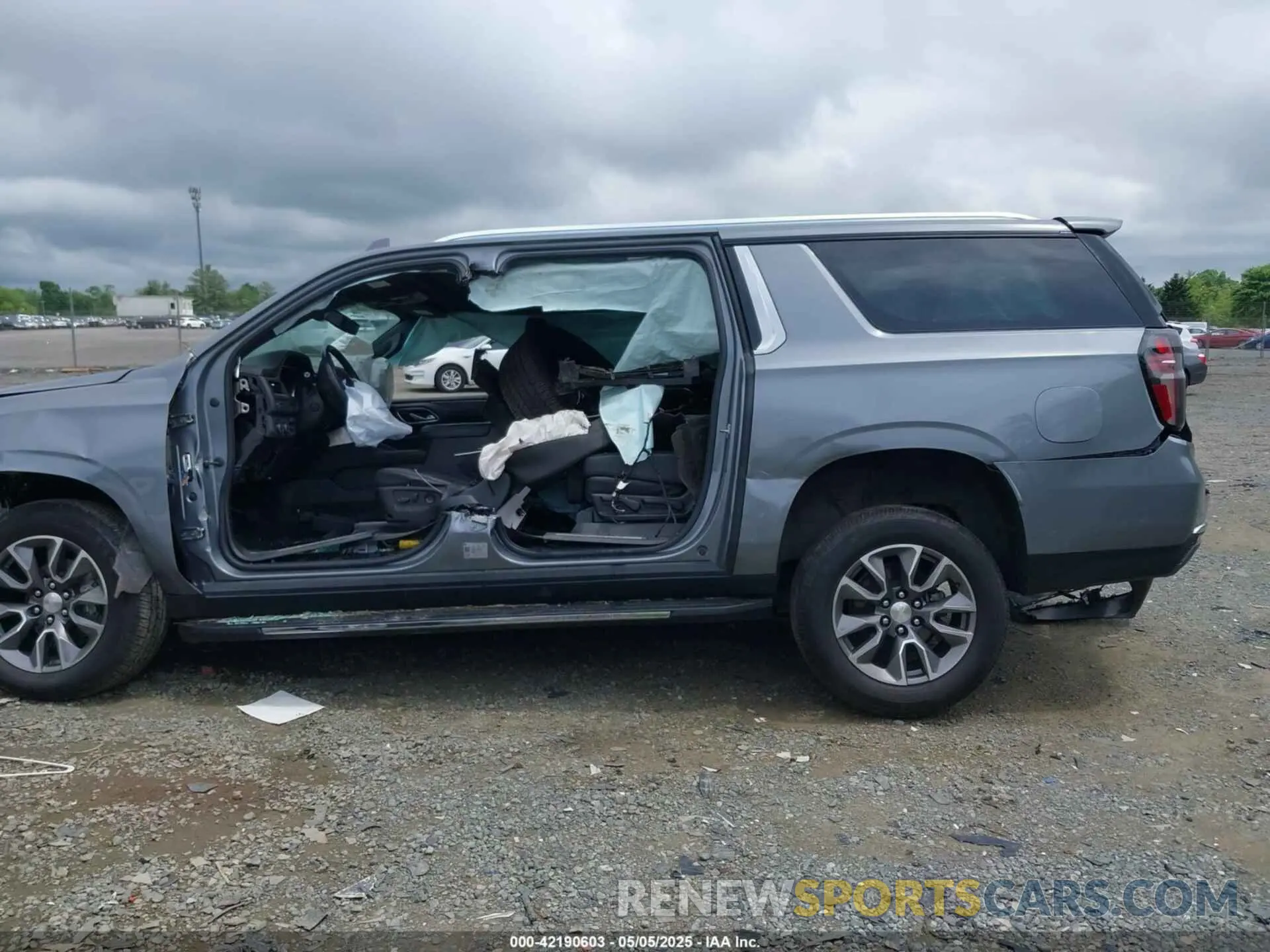 13 Photograph of a damaged car 1GNSKCKT0NR296269 CHEVROLET SUBURBAN 2022