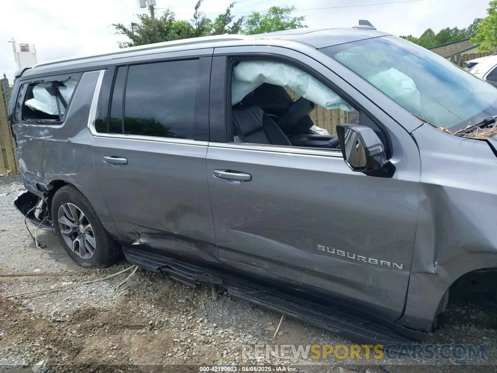 17 Photograph of a damaged car 1GNSKCKT0NR296269 CHEVROLET SUBURBAN 2022
