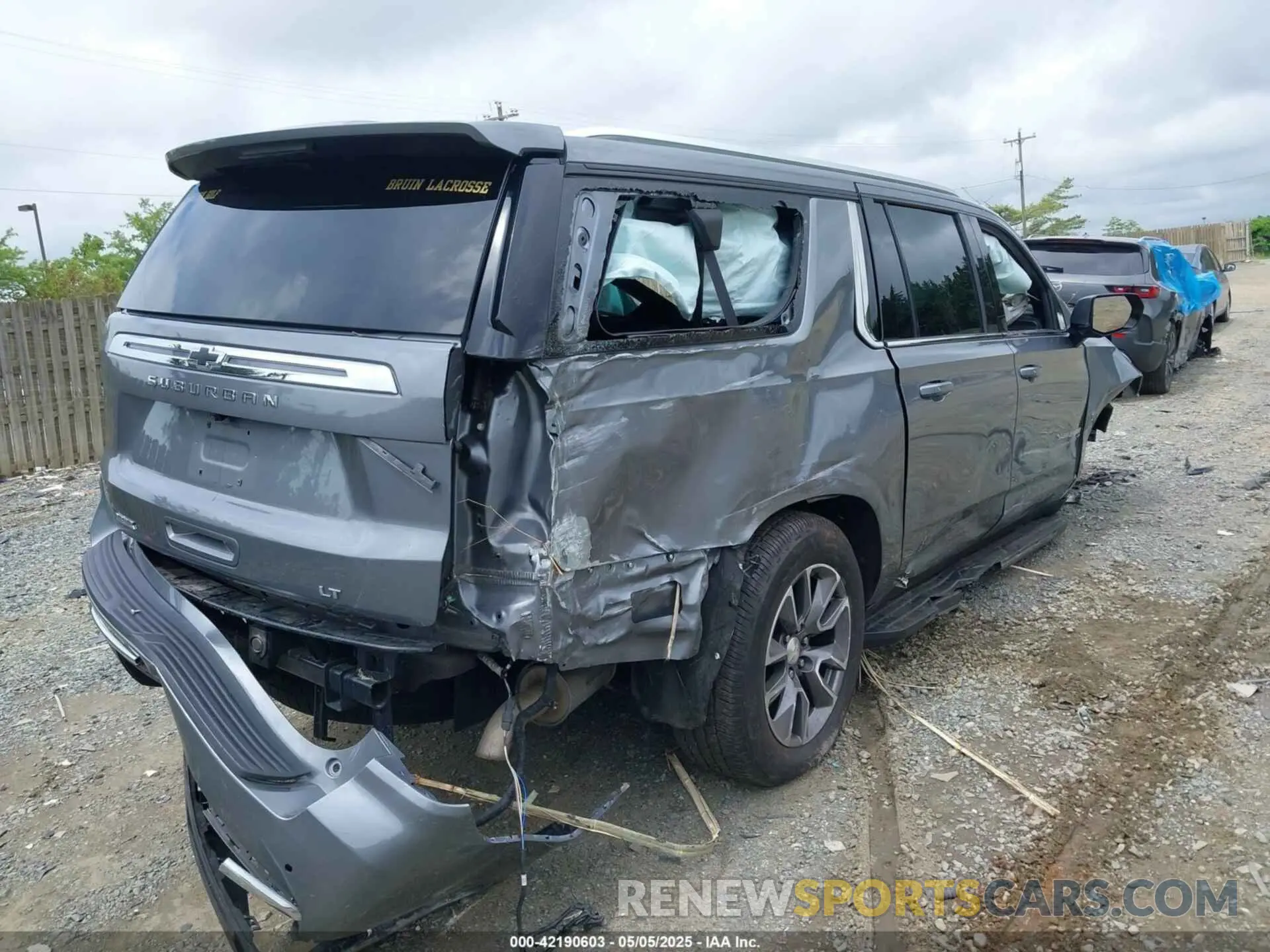 4 Photograph of a damaged car 1GNSKCKT0NR296269 CHEVROLET SUBURBAN 2022