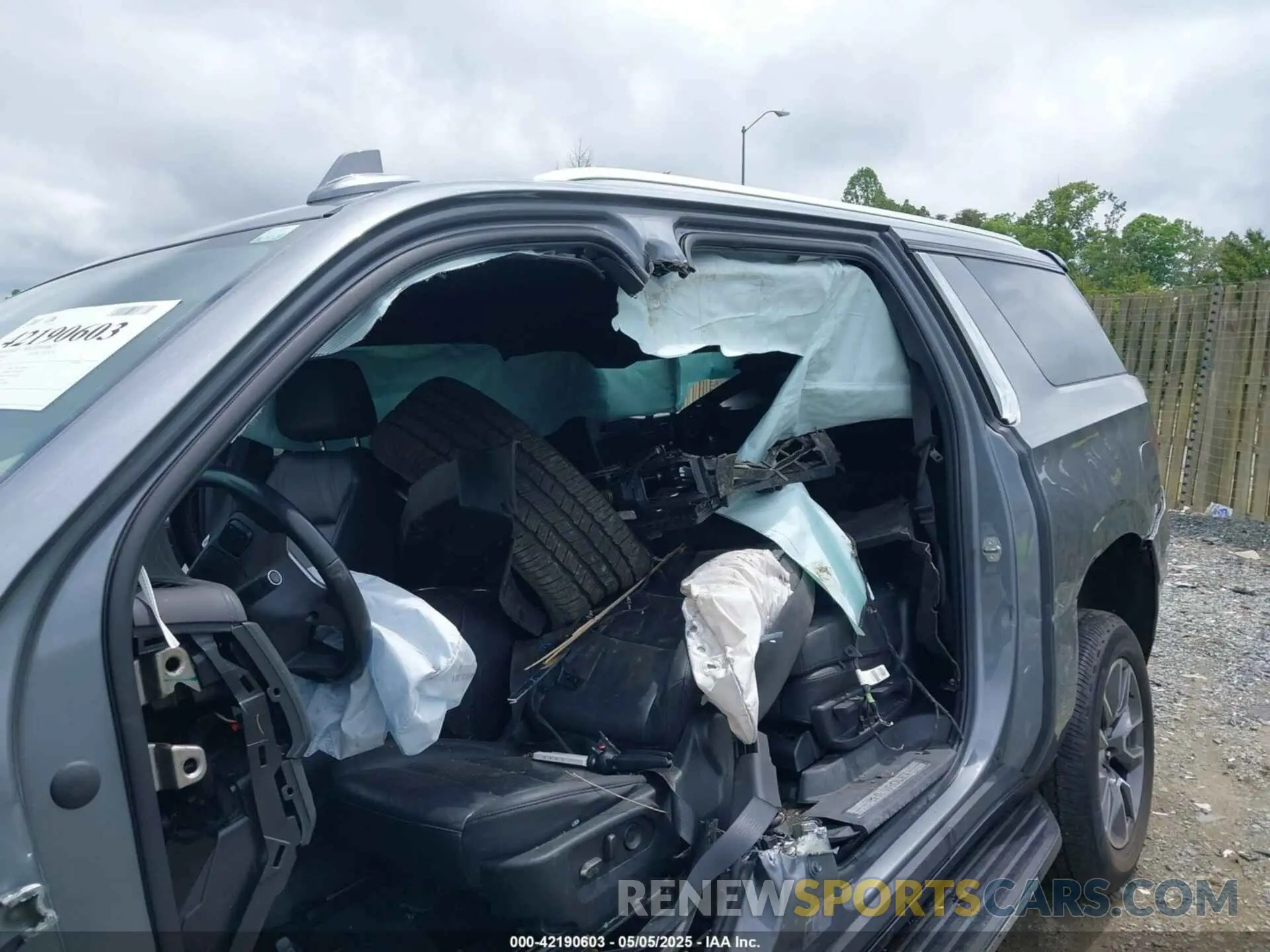 6 Photograph of a damaged car 1GNSKCKT0NR296269 CHEVROLET SUBURBAN 2022