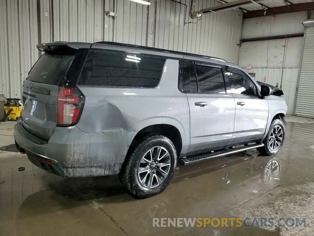 3 Photograph of a damaged car 1GNSKDKD3NR148101 CHEVROLET SUBURBAN 2022