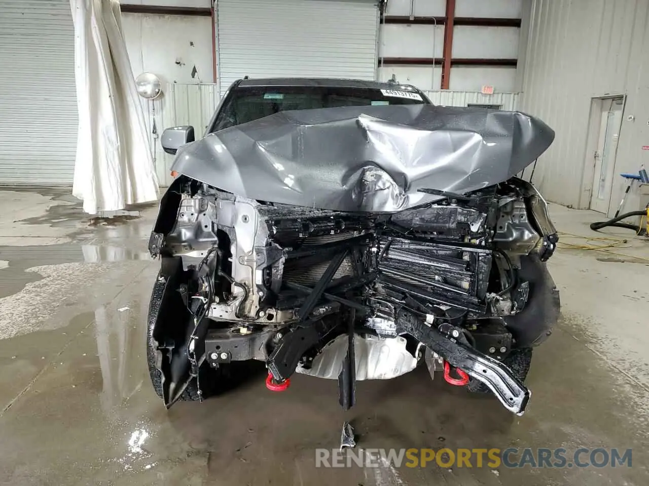 5 Photograph of a damaged car 1GNSKDKD3NR148101 CHEVROLET SUBURBAN 2022