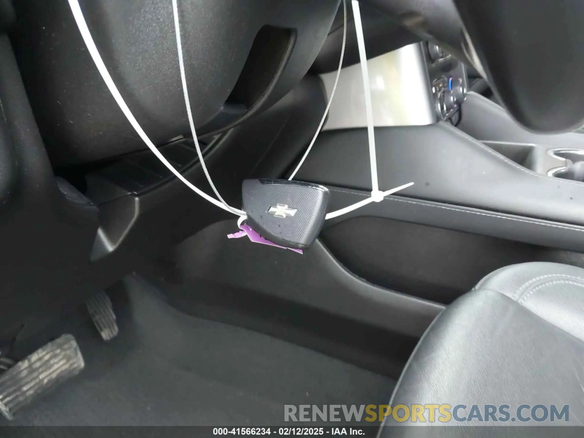 11 Photograph of a damaged car 1GNSKDKD3NR251387 CHEVROLET SUBURBAN 2022