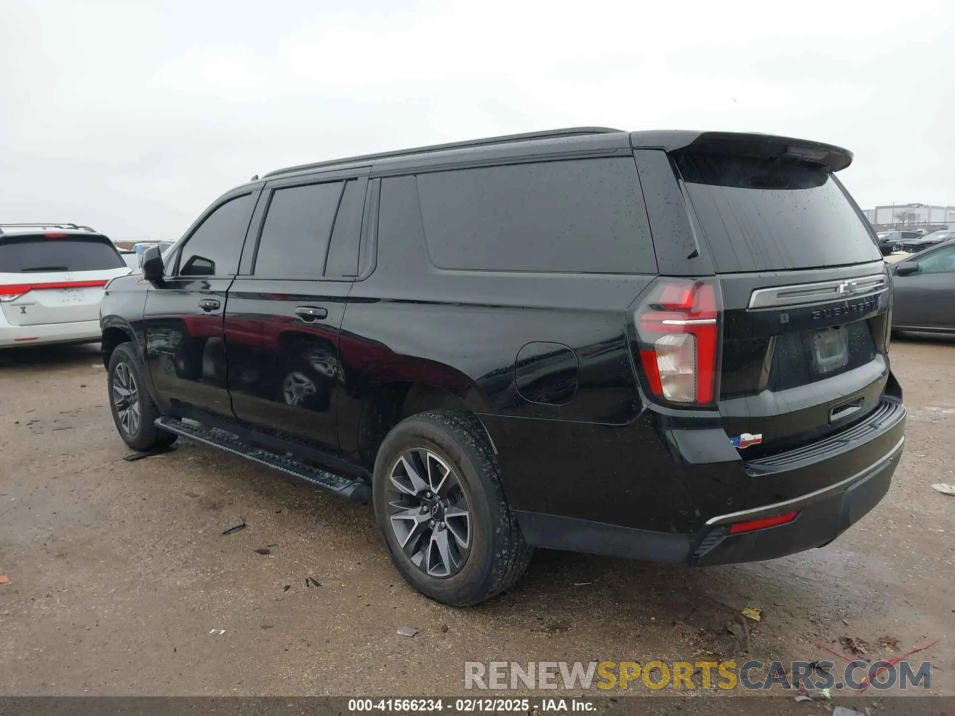 3 Photograph of a damaged car 1GNSKDKD3NR251387 CHEVROLET SUBURBAN 2022