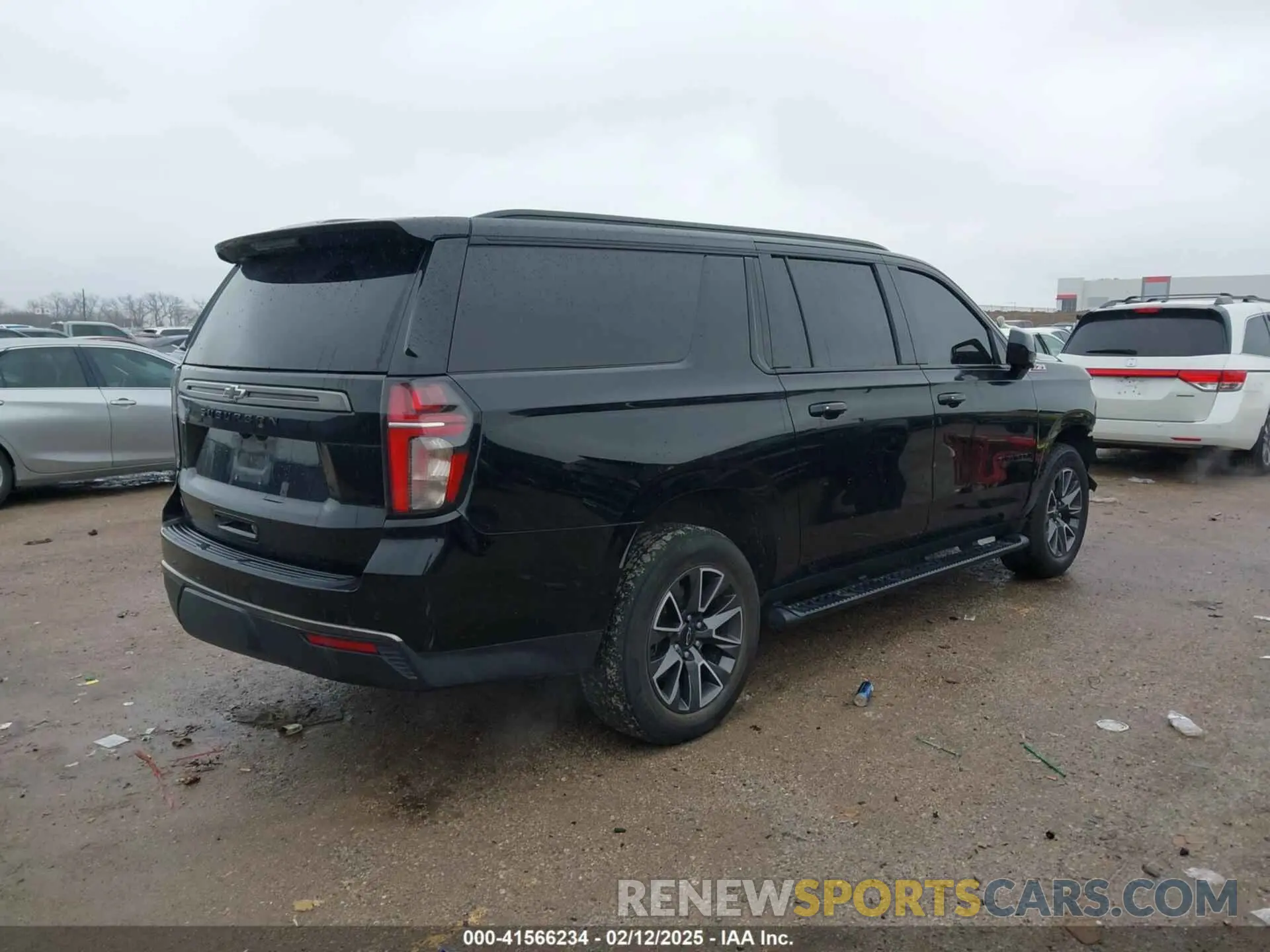 4 Photograph of a damaged car 1GNSKDKD3NR251387 CHEVROLET SUBURBAN 2022