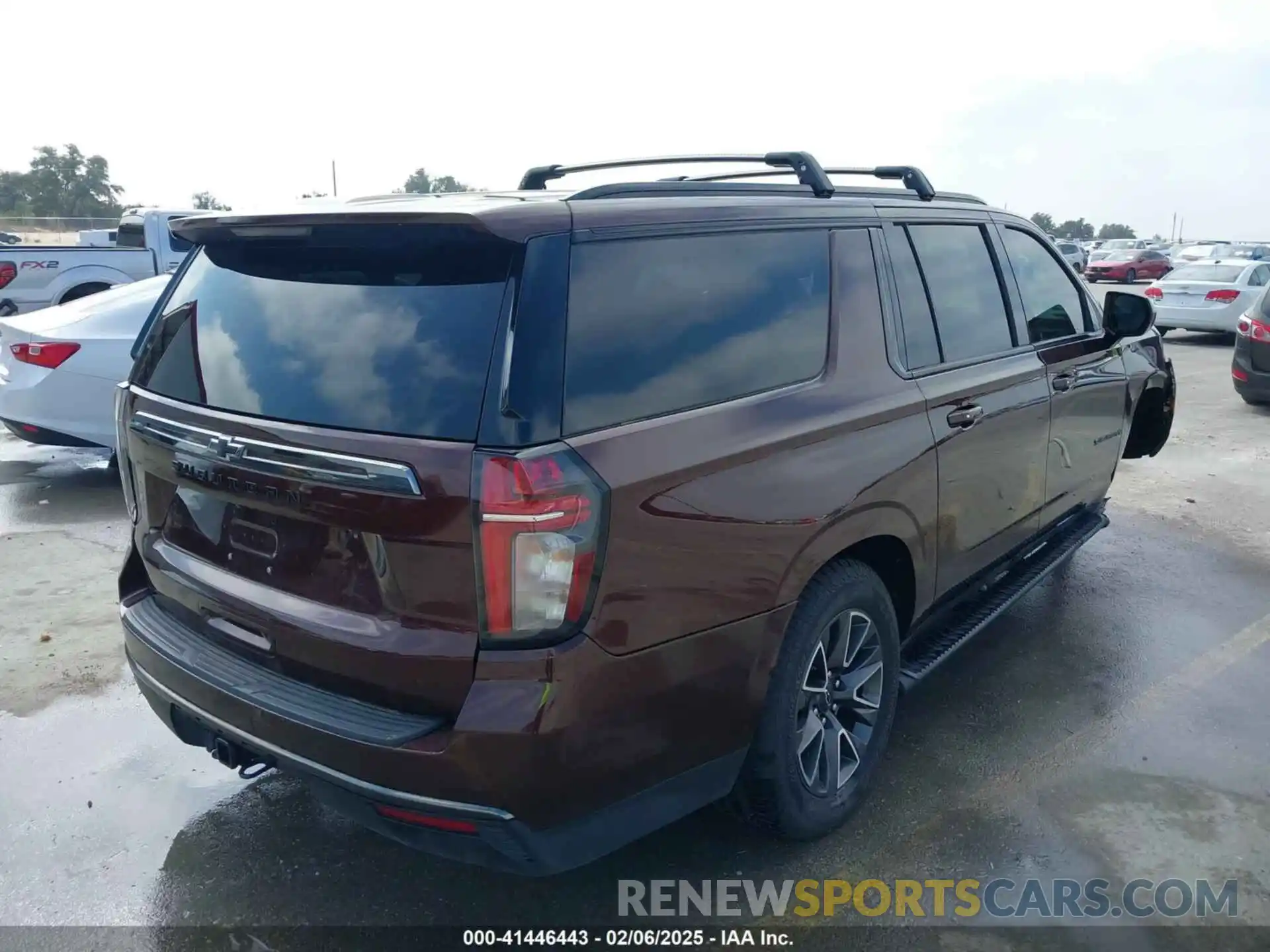 4 Photograph of a damaged car 1GNSKDKD6NR153339 CHEVROLET SUBURBAN 2022