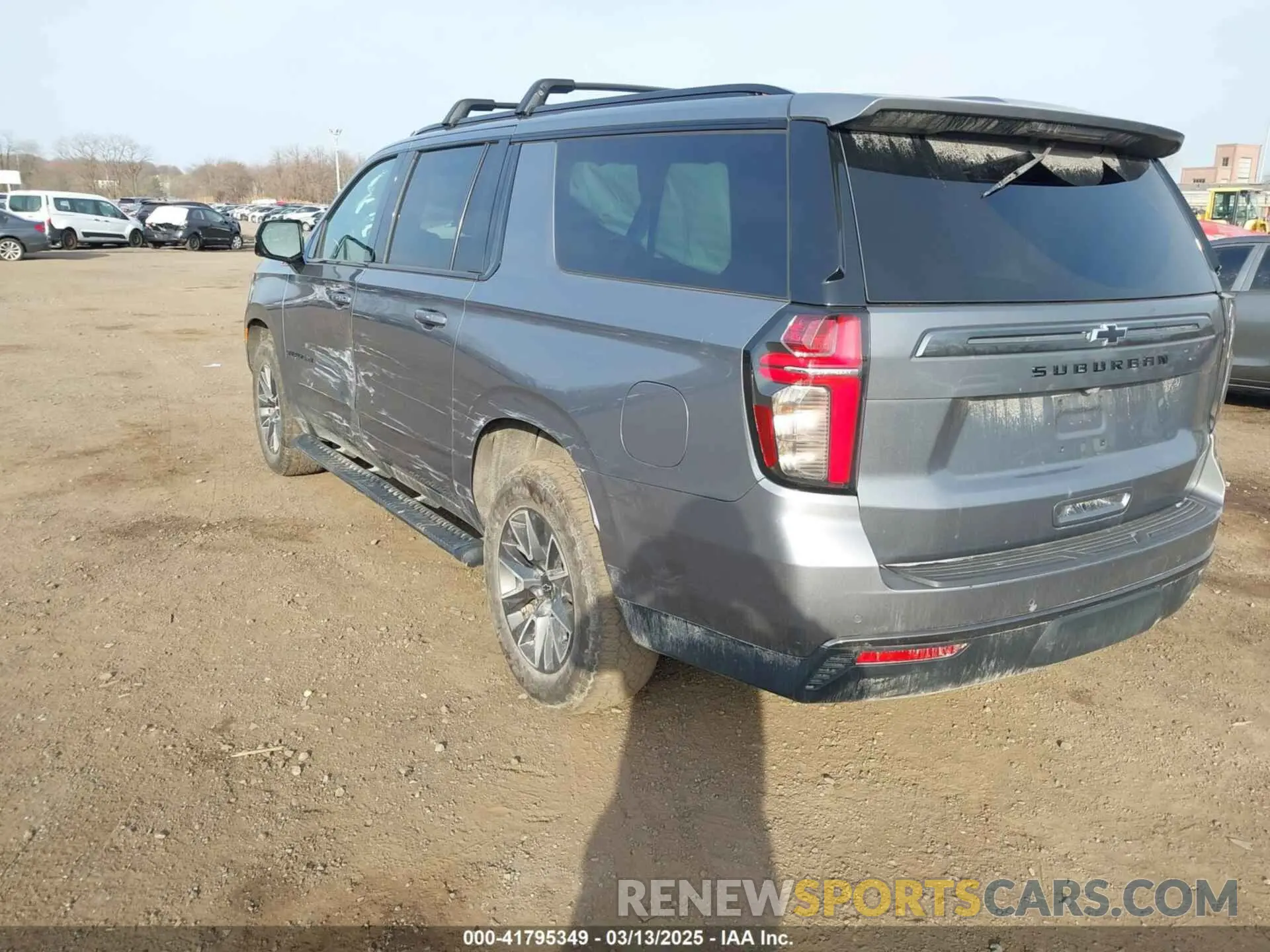 17 Photograph of a damaged car 1GNSKDKD6NR327345 CHEVROLET SUBURBAN 2022