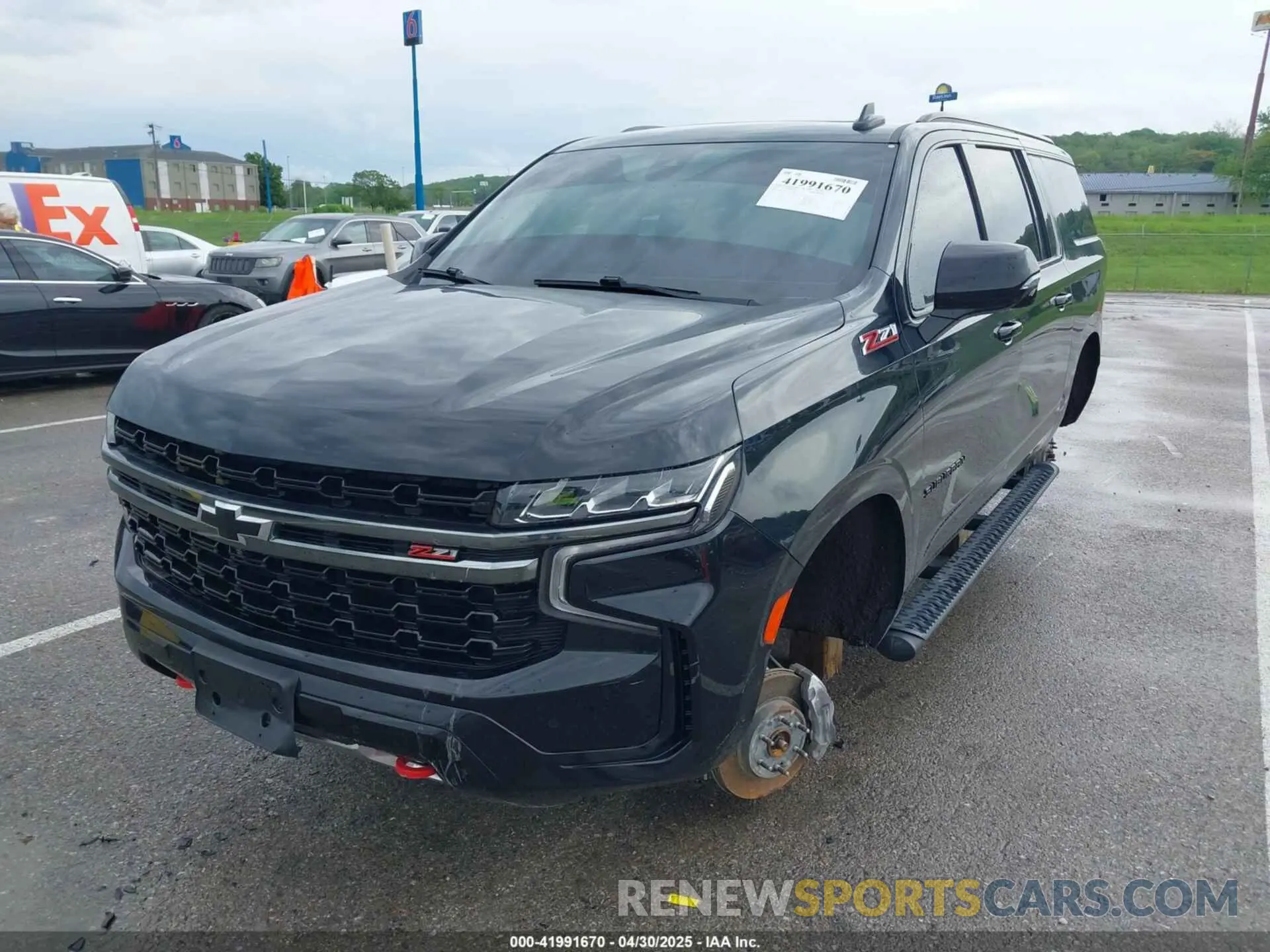 2 Photograph of a damaged car 1GNSKDKD7NR151681 CHEVROLET SUBURBAN 2022