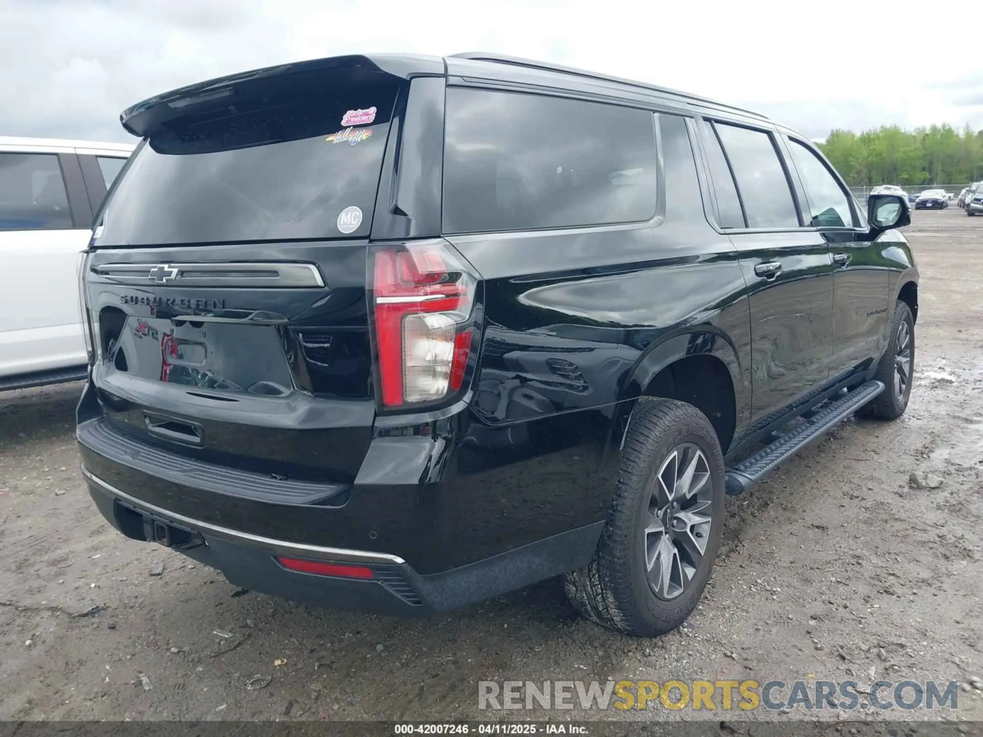 4 Photograph of a damaged car 1GNSKDKD7NR345224 CHEVROLET SUBURBAN 2022