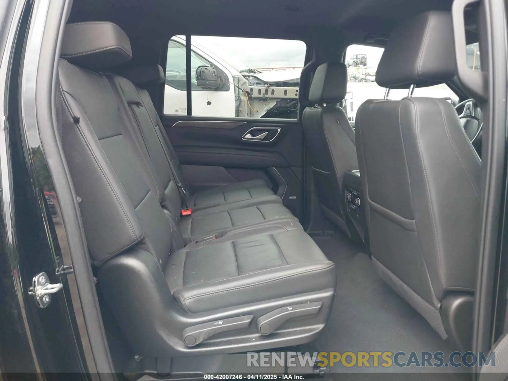 8 Photograph of a damaged car 1GNSKDKD7NR345224 CHEVROLET SUBURBAN 2022