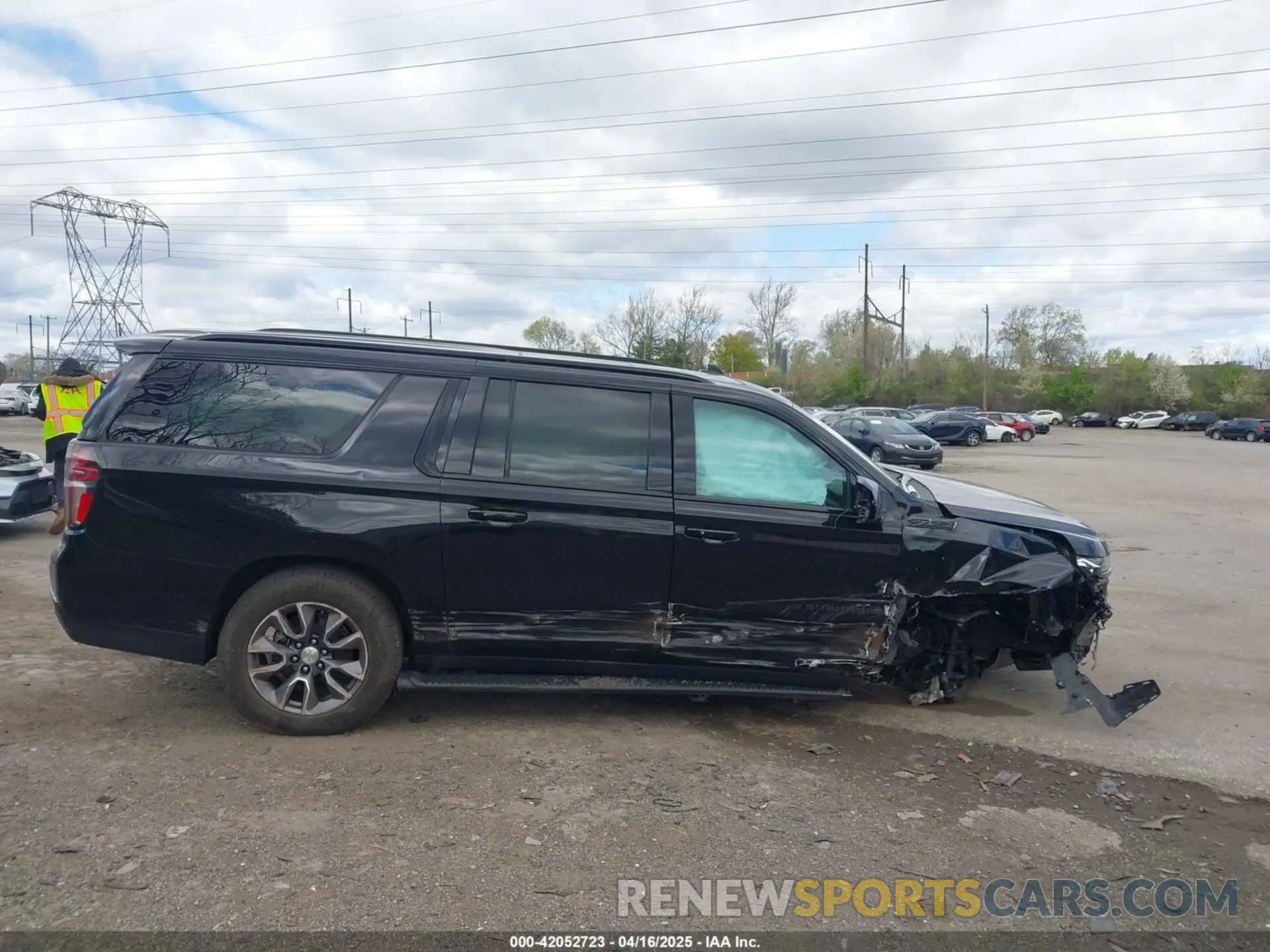 13 Photograph of a damaged car 1GNSKDKD8NR313558 CHEVROLET SUBURBAN 2022