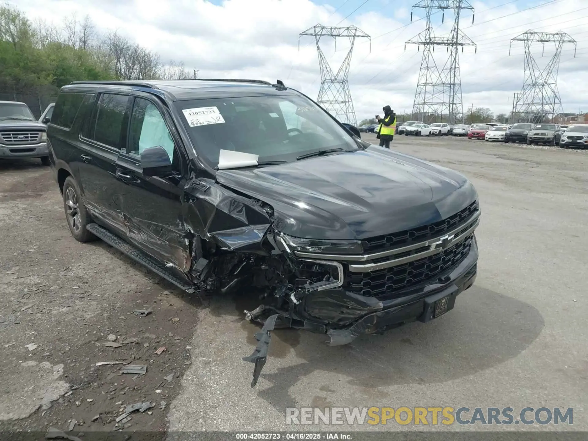 18 Photograph of a damaged car 1GNSKDKD8NR313558 CHEVROLET SUBURBAN 2022