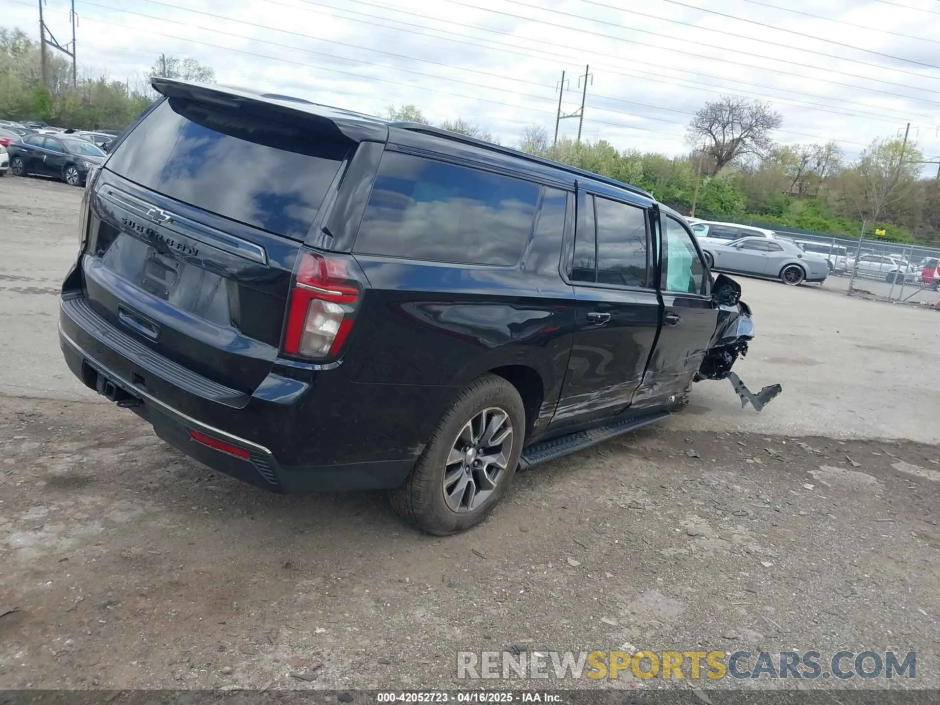 4 Photograph of a damaged car 1GNSKDKD8NR313558 CHEVROLET SUBURBAN 2022