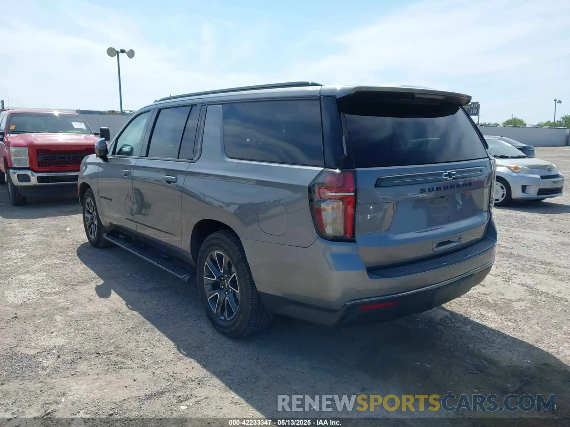 3 Photograph of a damaged car 1GNSKDKDXNR199045 CHEVROLET SUBURBAN 2022