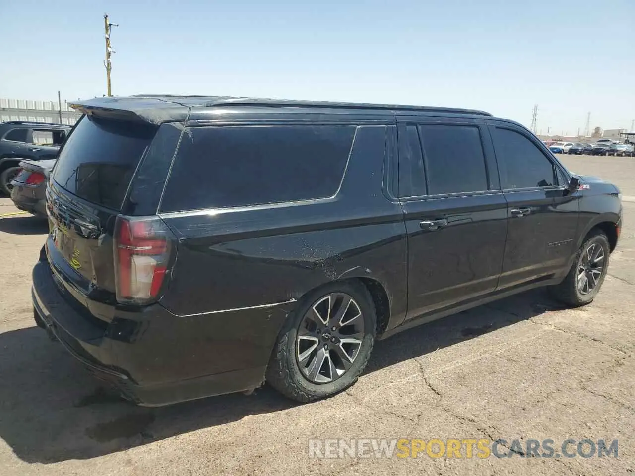 3 Photograph of a damaged car 1GNSKDKDXNR259390 CHEVROLET SUBURBAN 2022