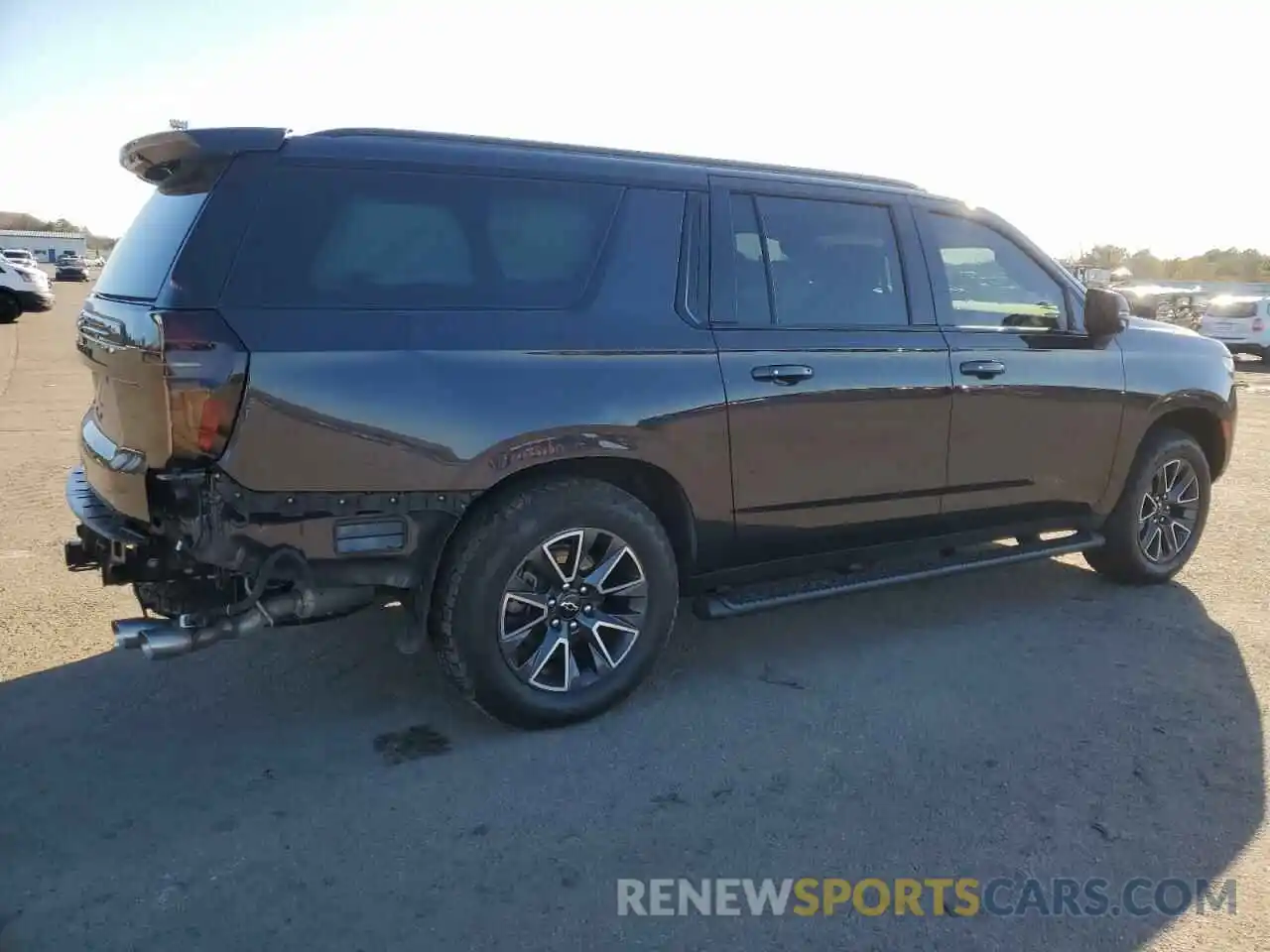 3 Photograph of a damaged car 1GNSKDKL0NR301797 CHEVROLET SUBURBAN 2022