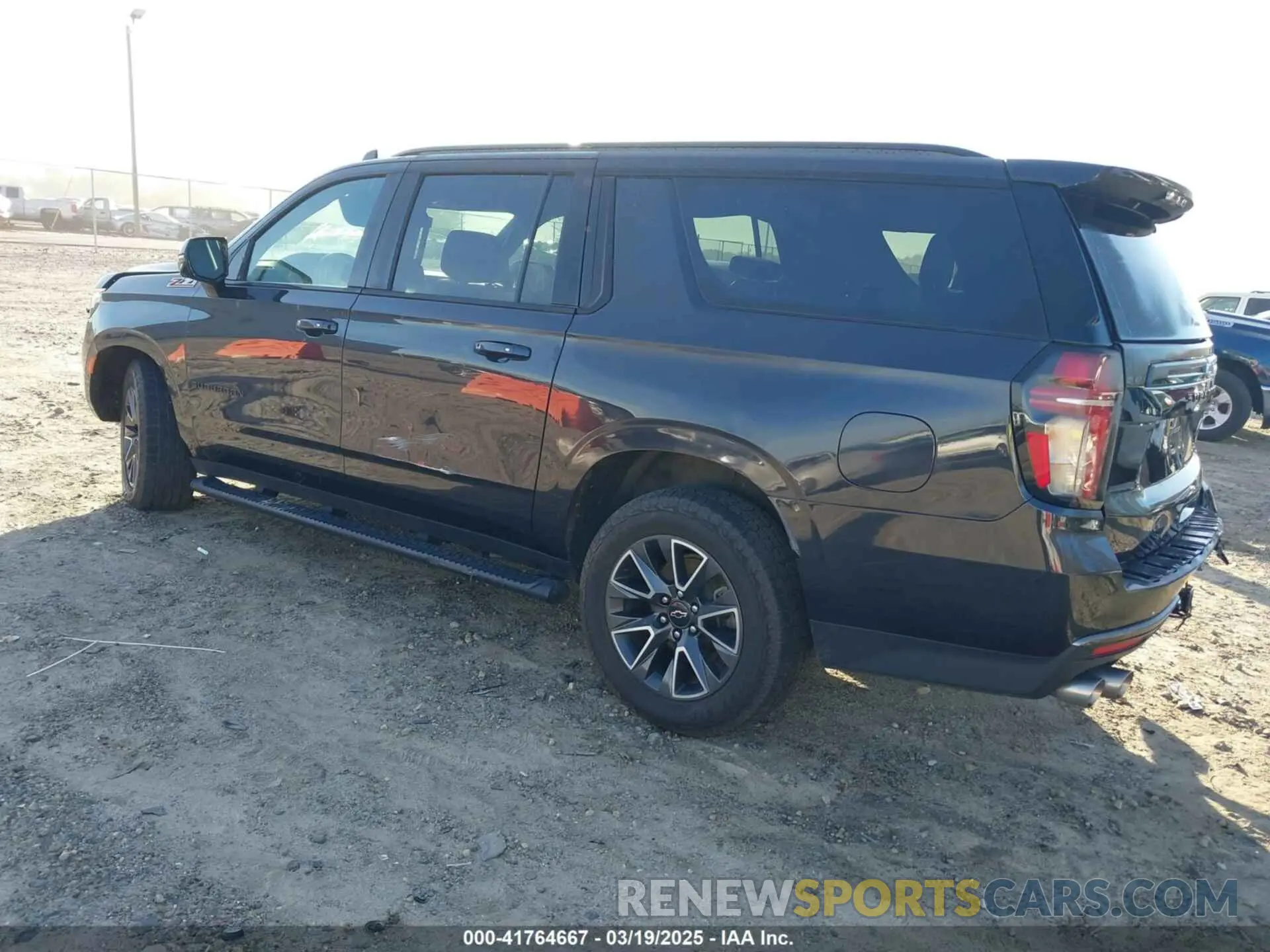 3 Photograph of a damaged car 1GNSKDKL2NR337801 CHEVROLET SUBURBAN 2022